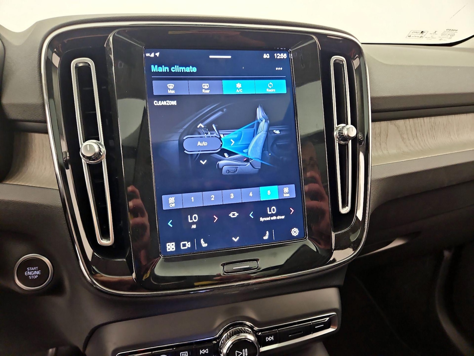 2023 Volvo XC40 Plus - Photo 18