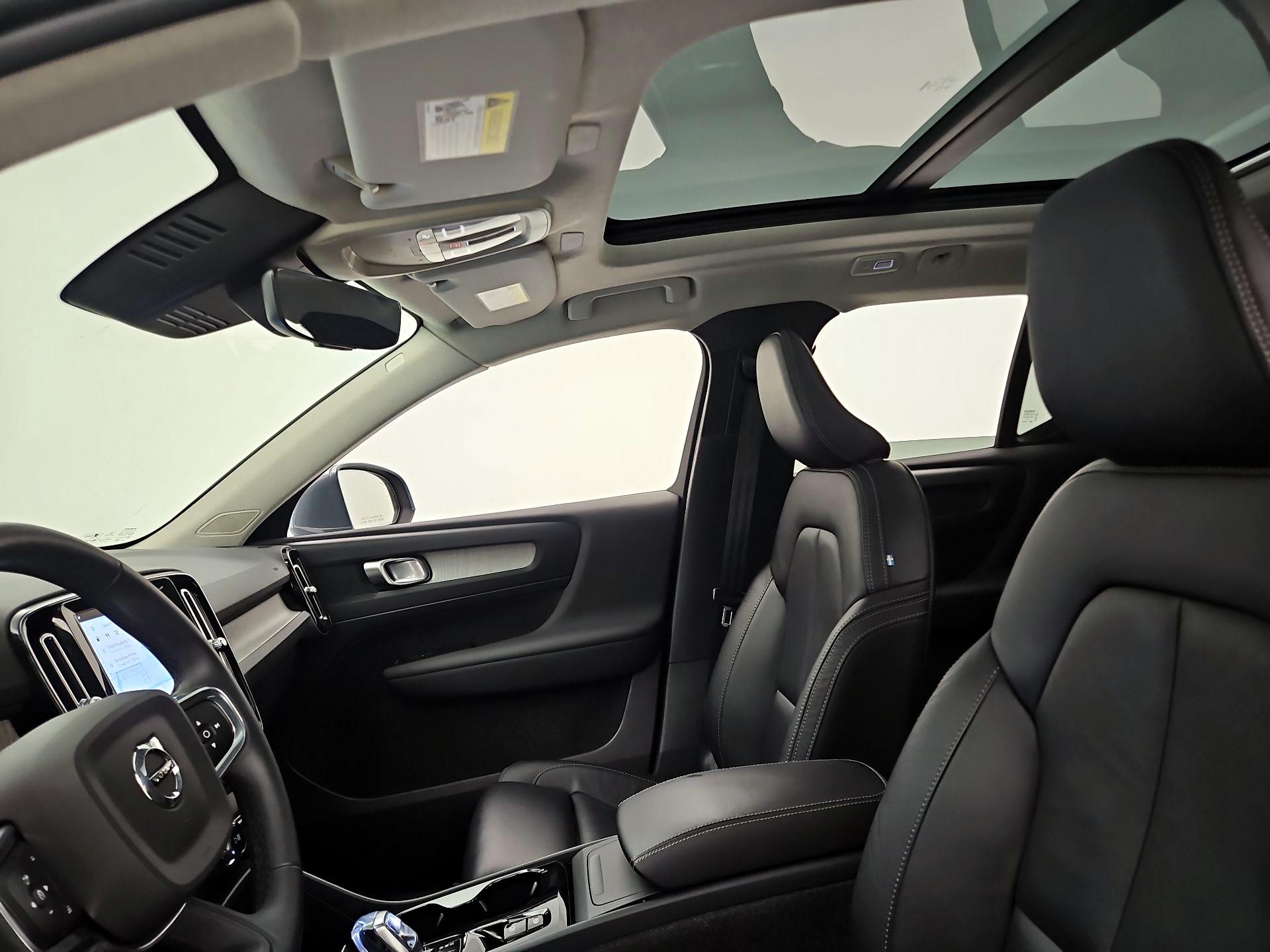 Thumbnail: 2023 Volvo XC40 - 20