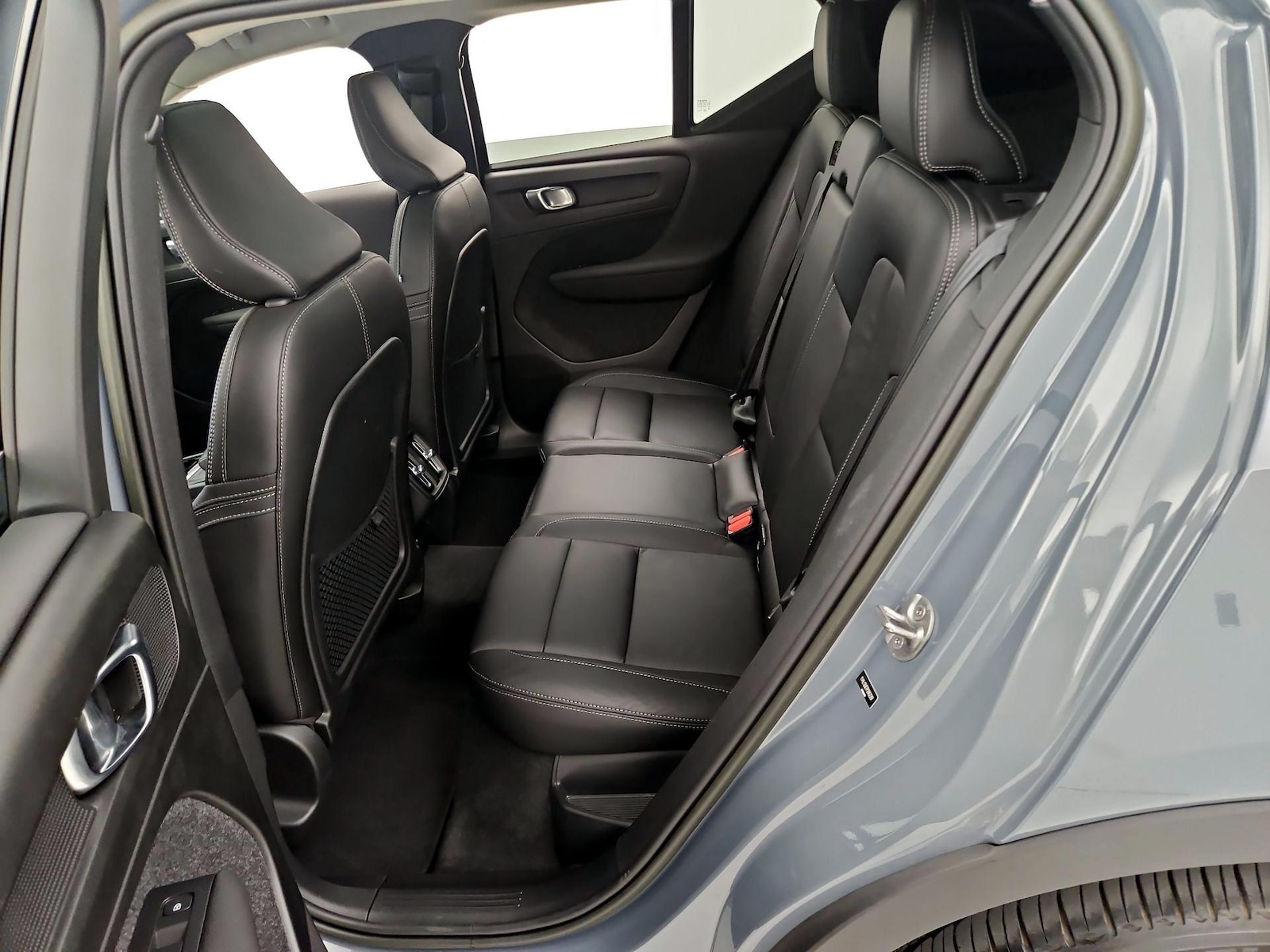 2023 Volvo XC40 Plus - Photo 22
