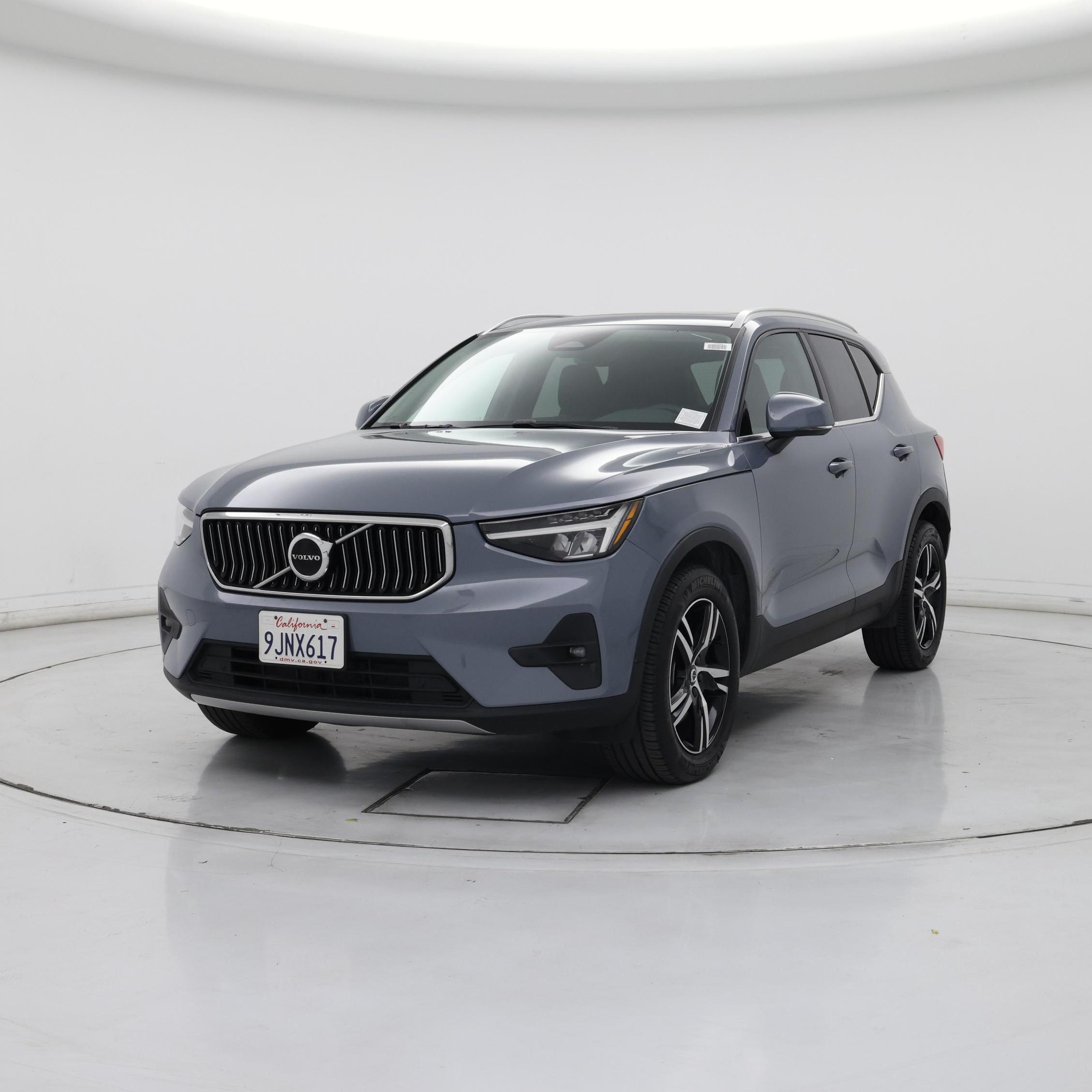 Thumbnail: 2023 Volvo XC40 - 4