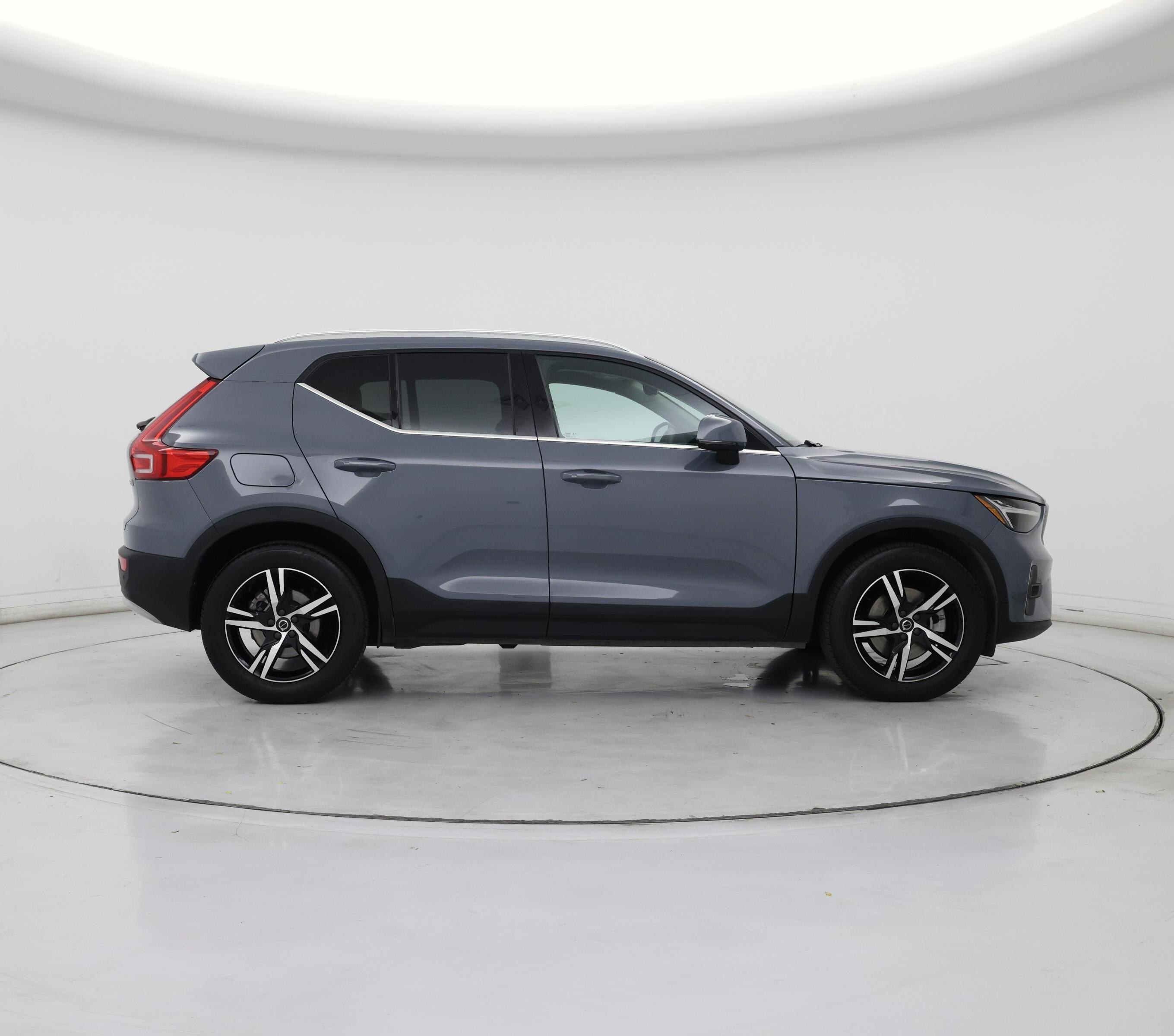 Thumbnail: 2023 Volvo XC40 - 7