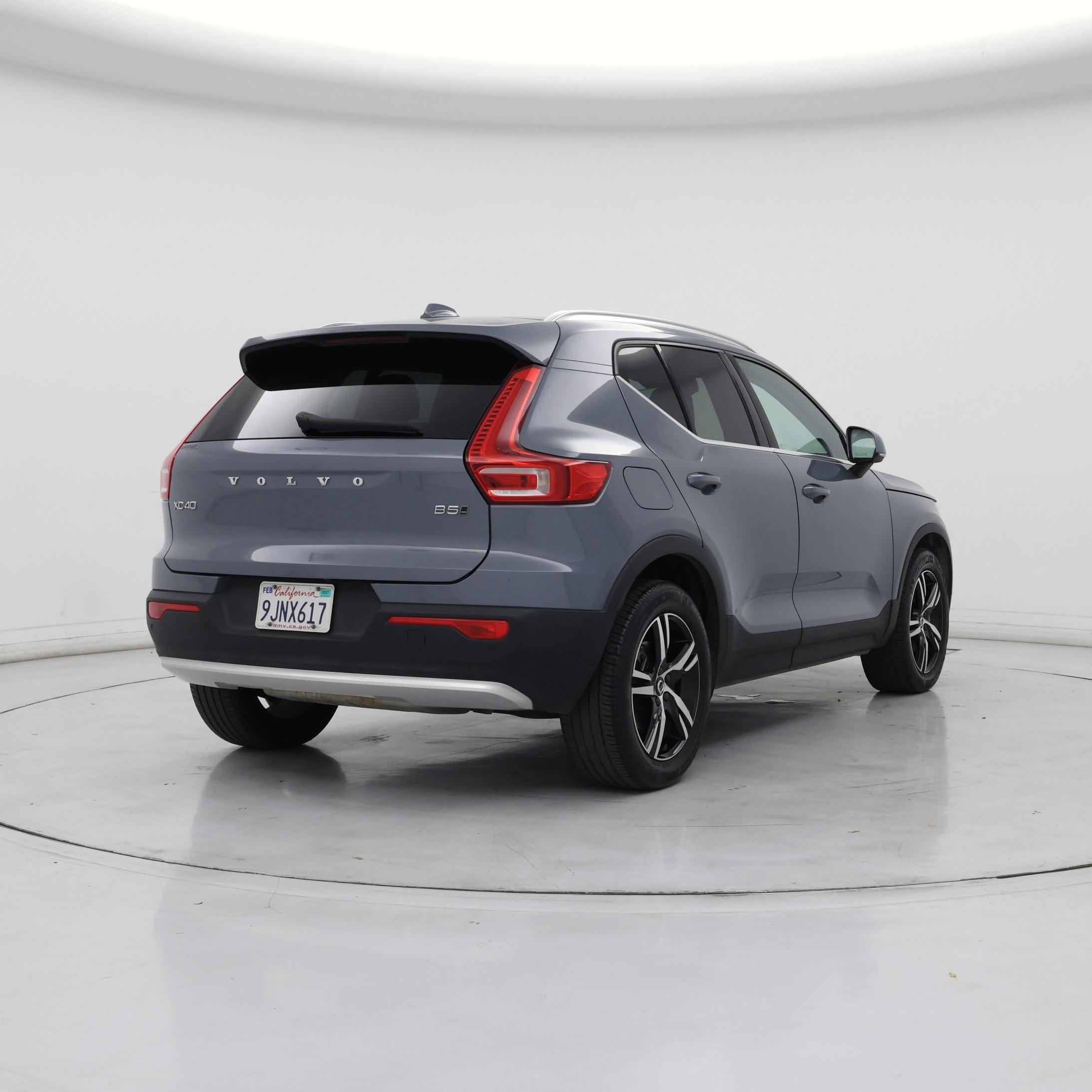 Thumbnail: 2023 Volvo XC40 - 8