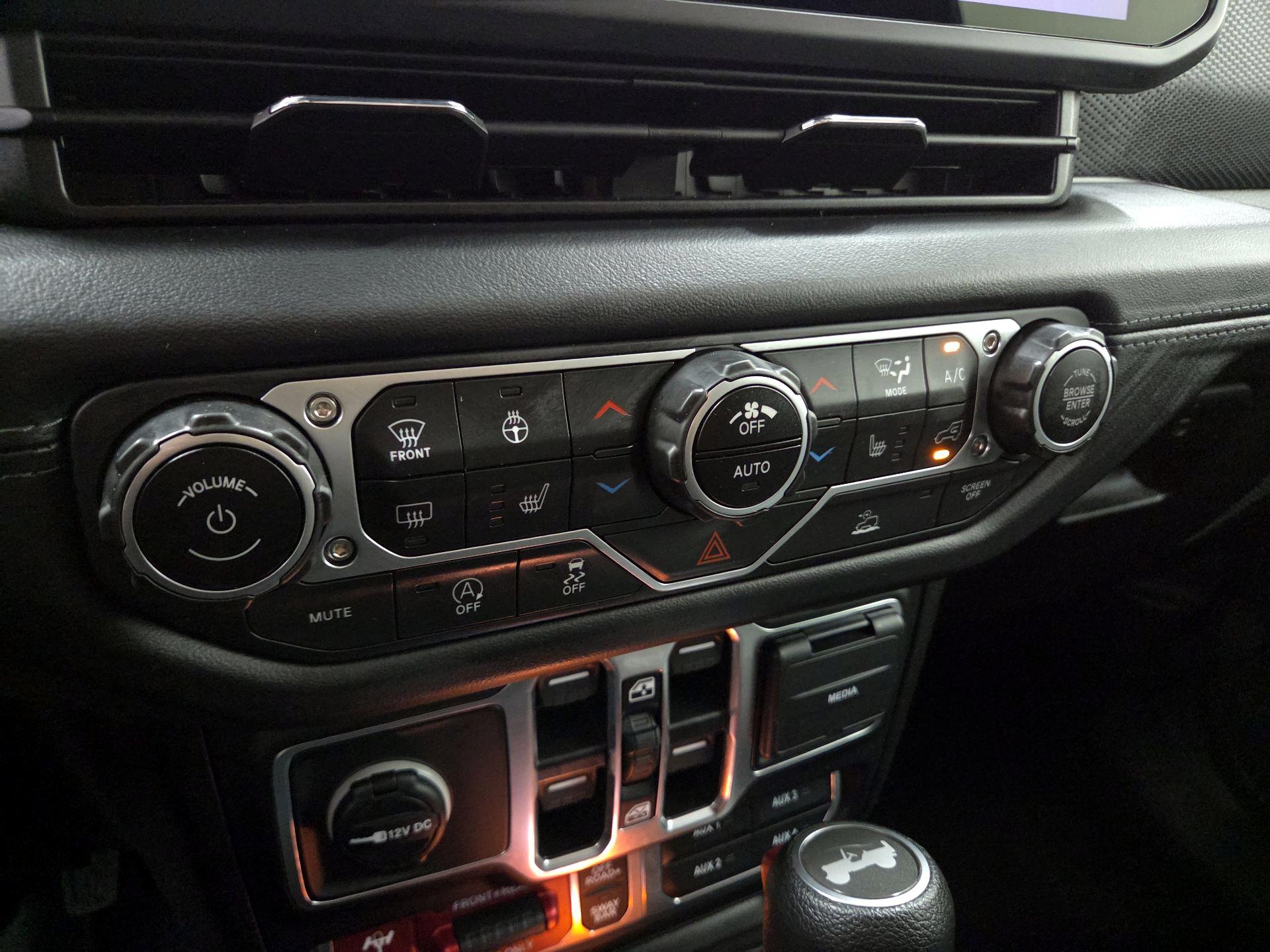 Thumbnail: 2025 Jeep Wrangler - 16