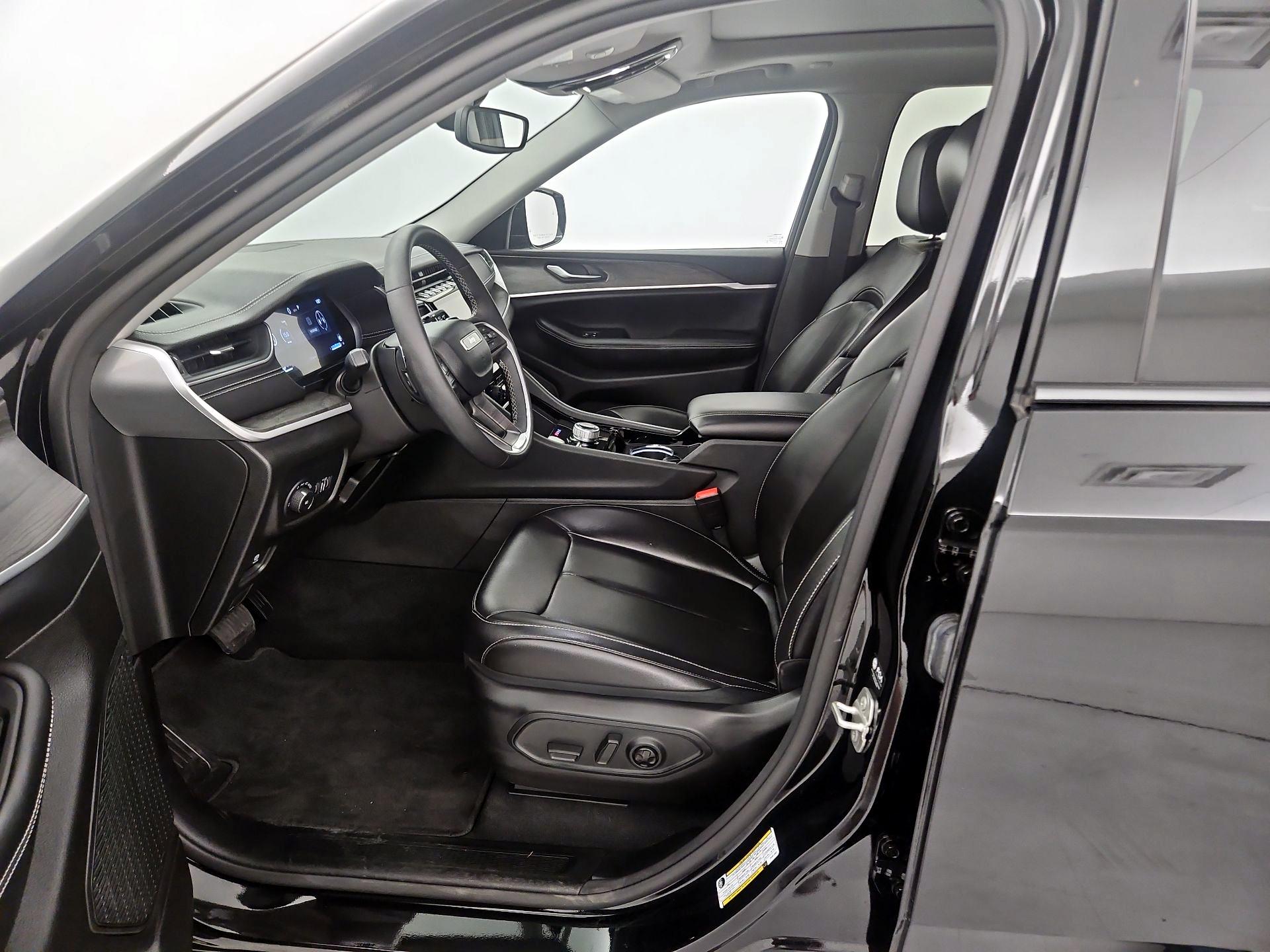 Thumbnail: 2023 Jeep Grand Cherokee - 11