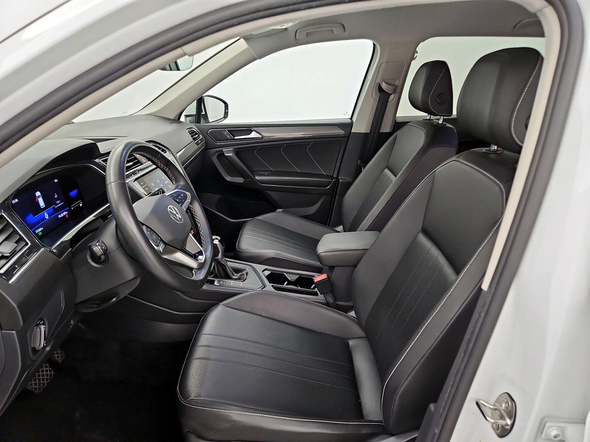 Thumbnail: 2023 Volkswagen Tiguan - 11