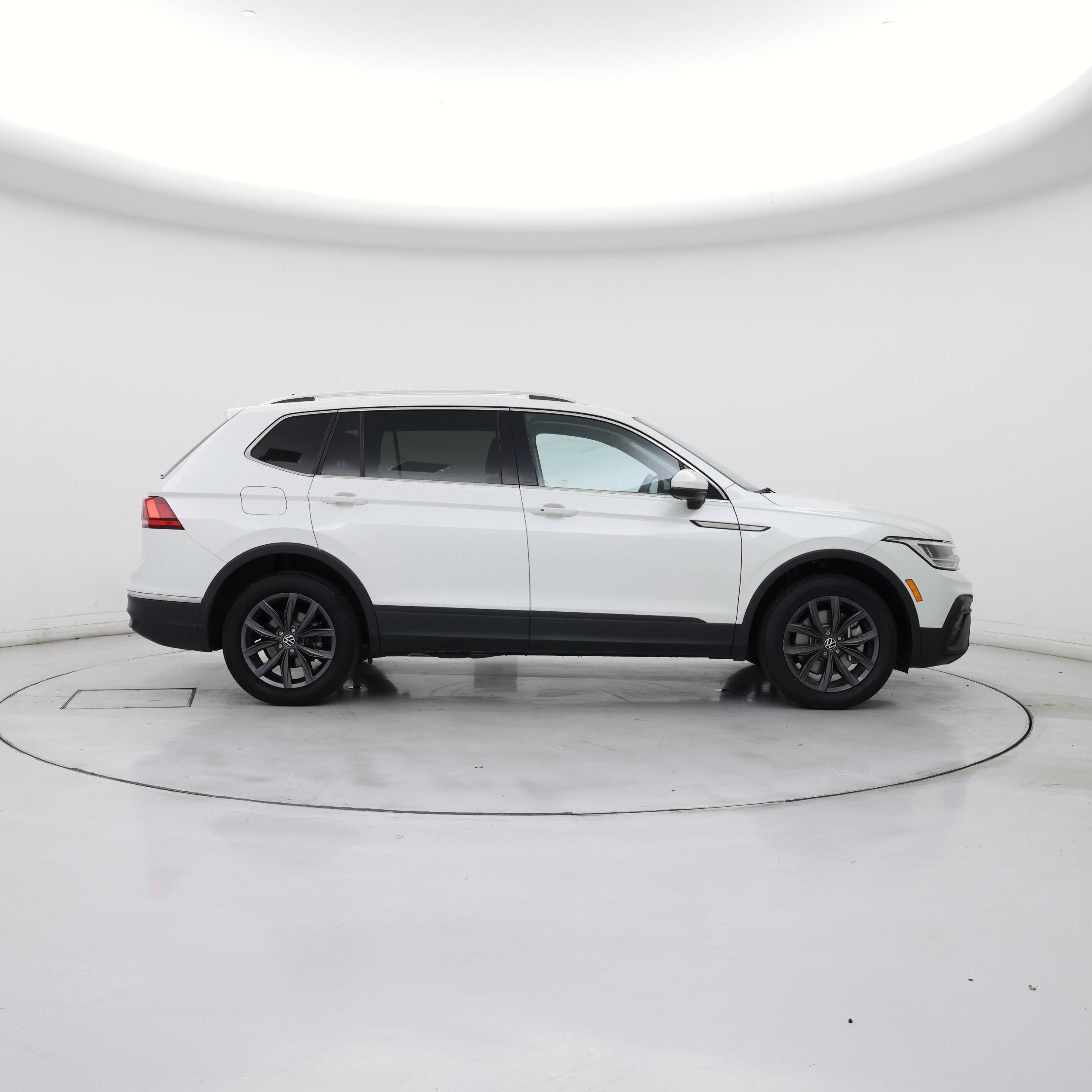 Thumbnail: 2023 Volkswagen Tiguan - 7