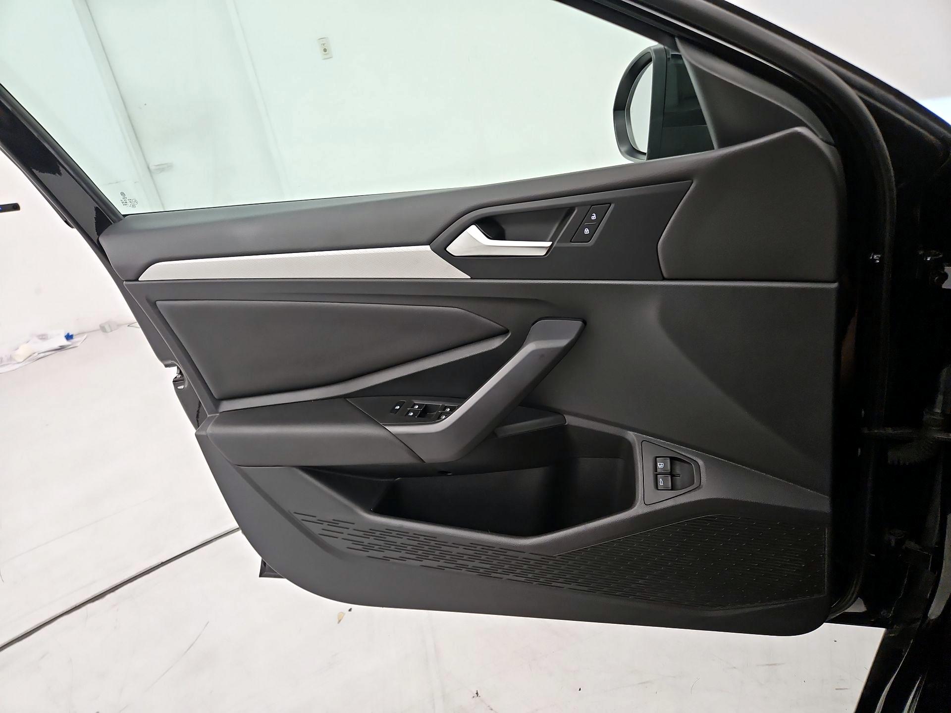 Thumbnail: 2021 Volkswagen Jetta - 12