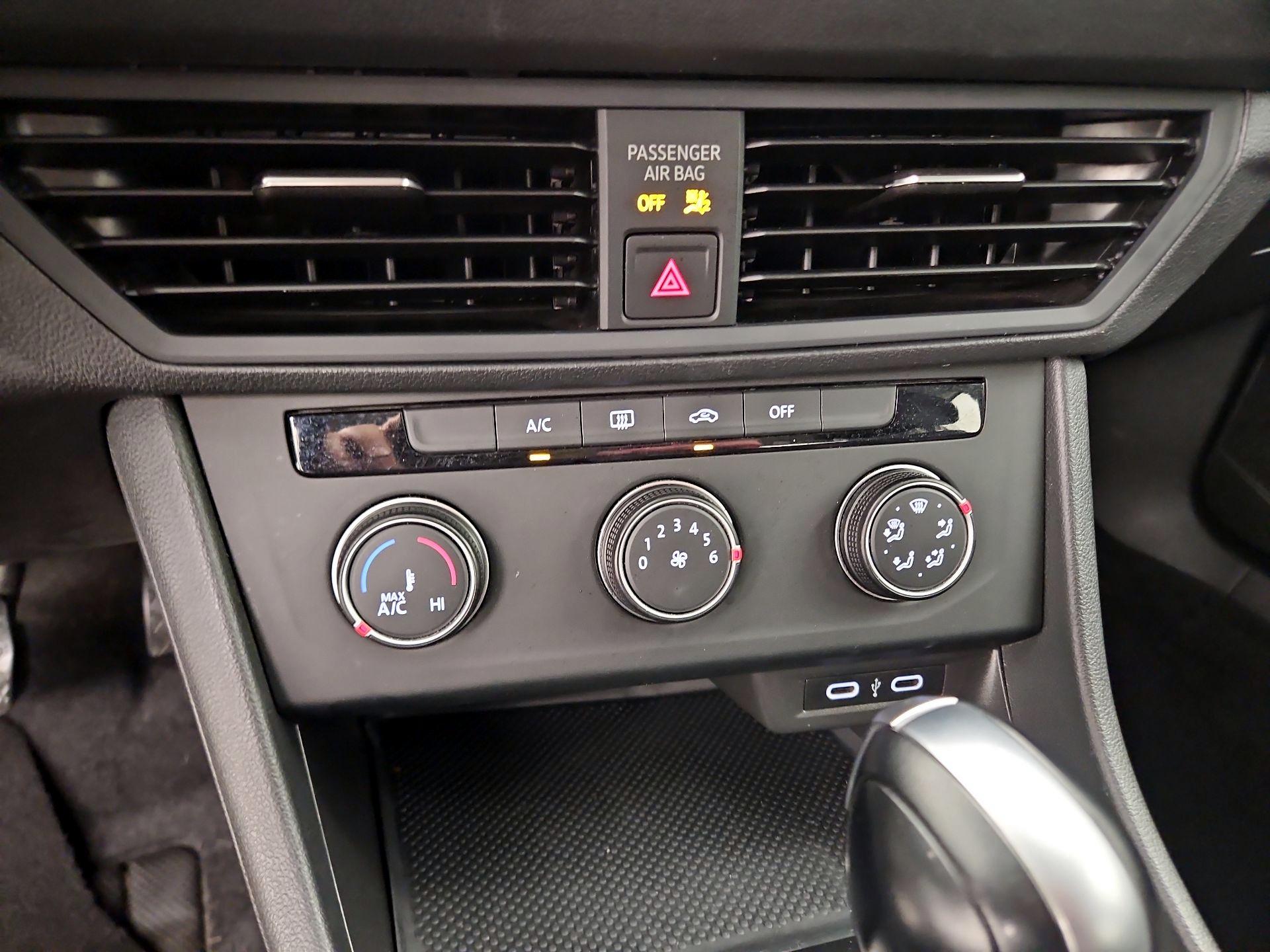 Thumbnail: 2021 Volkswagen Jetta - 16