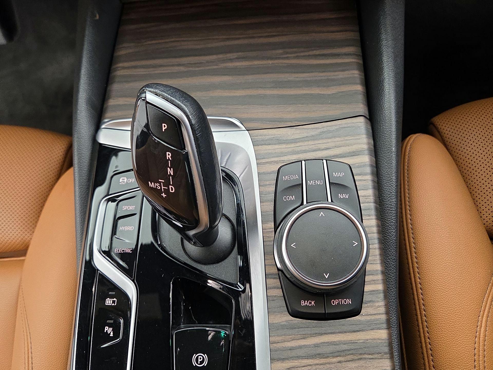 Thumbnail: 2023 BMW 5 Series - 18