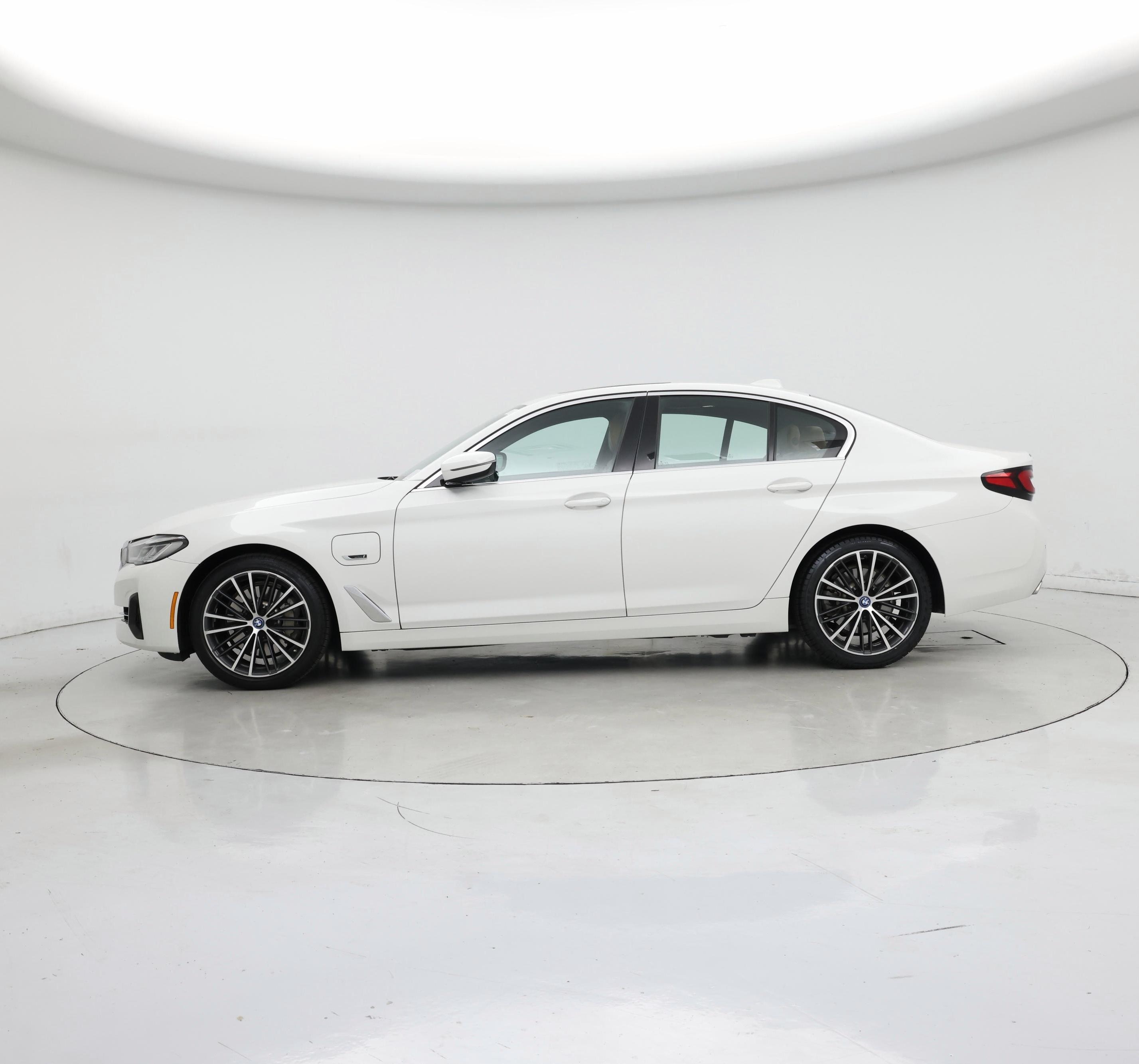 Thumbnail: 2023 BMW 5 Series - 3