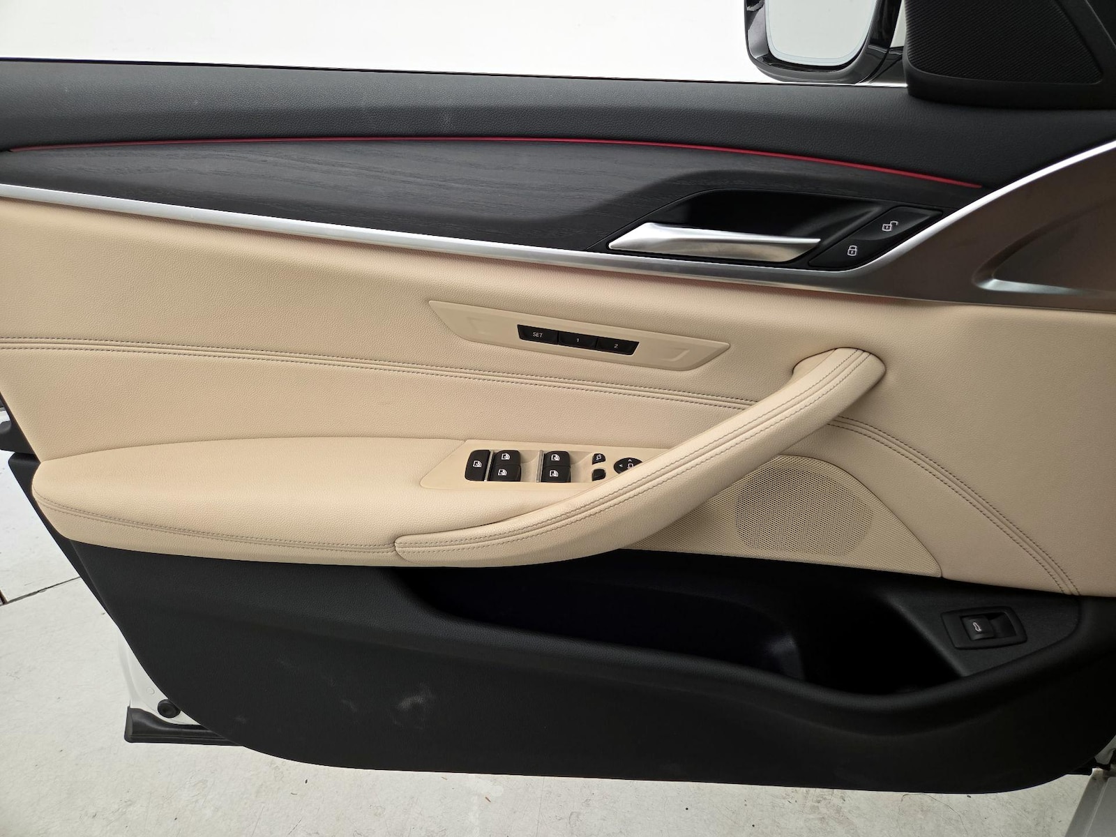 2023 BMW 5 Series 530i - Photo 13