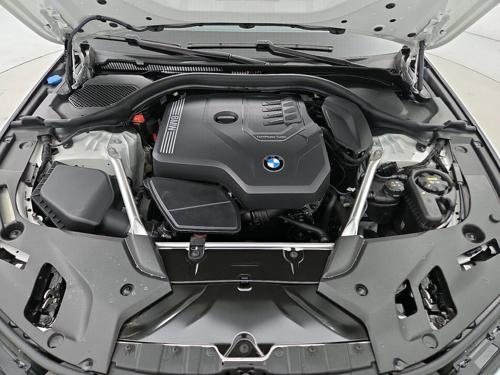 2023 BMW 5 Series 530i - Photo 24