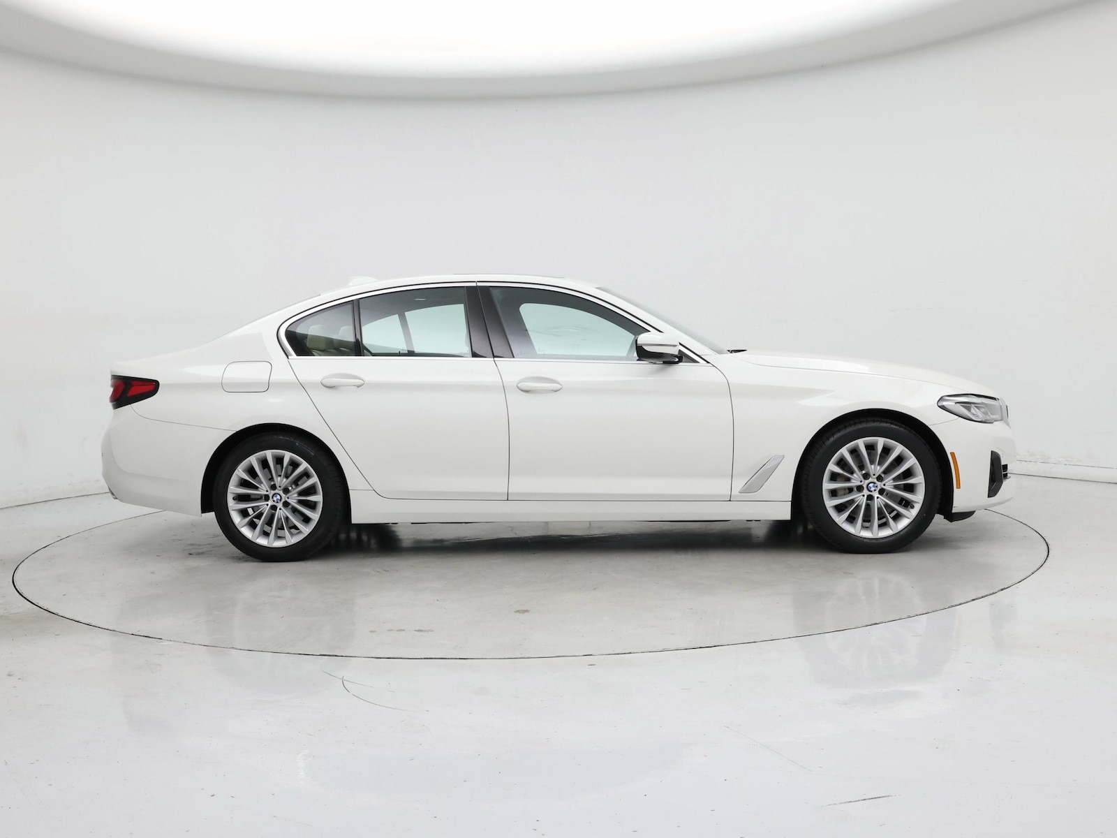 2023 BMW 5 Series 530i - Photo 8
