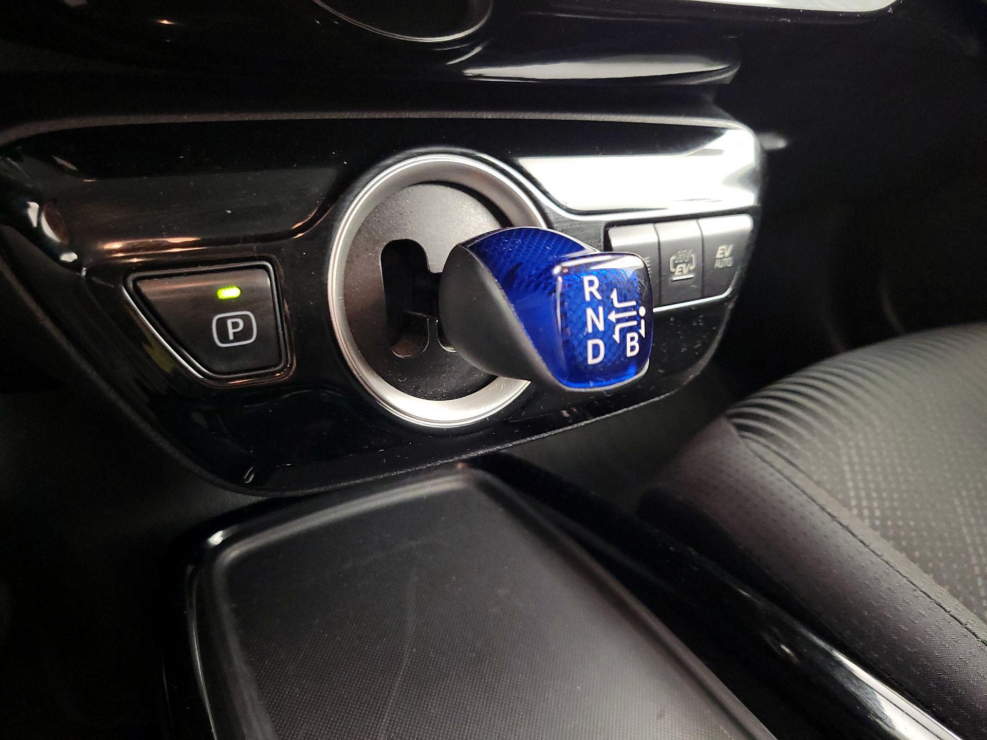 Thumbnail: 2020 Toyota Prius Prime - 16
