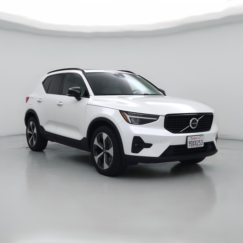 2023 Volvo XC40 B5 Plus Dark Theme