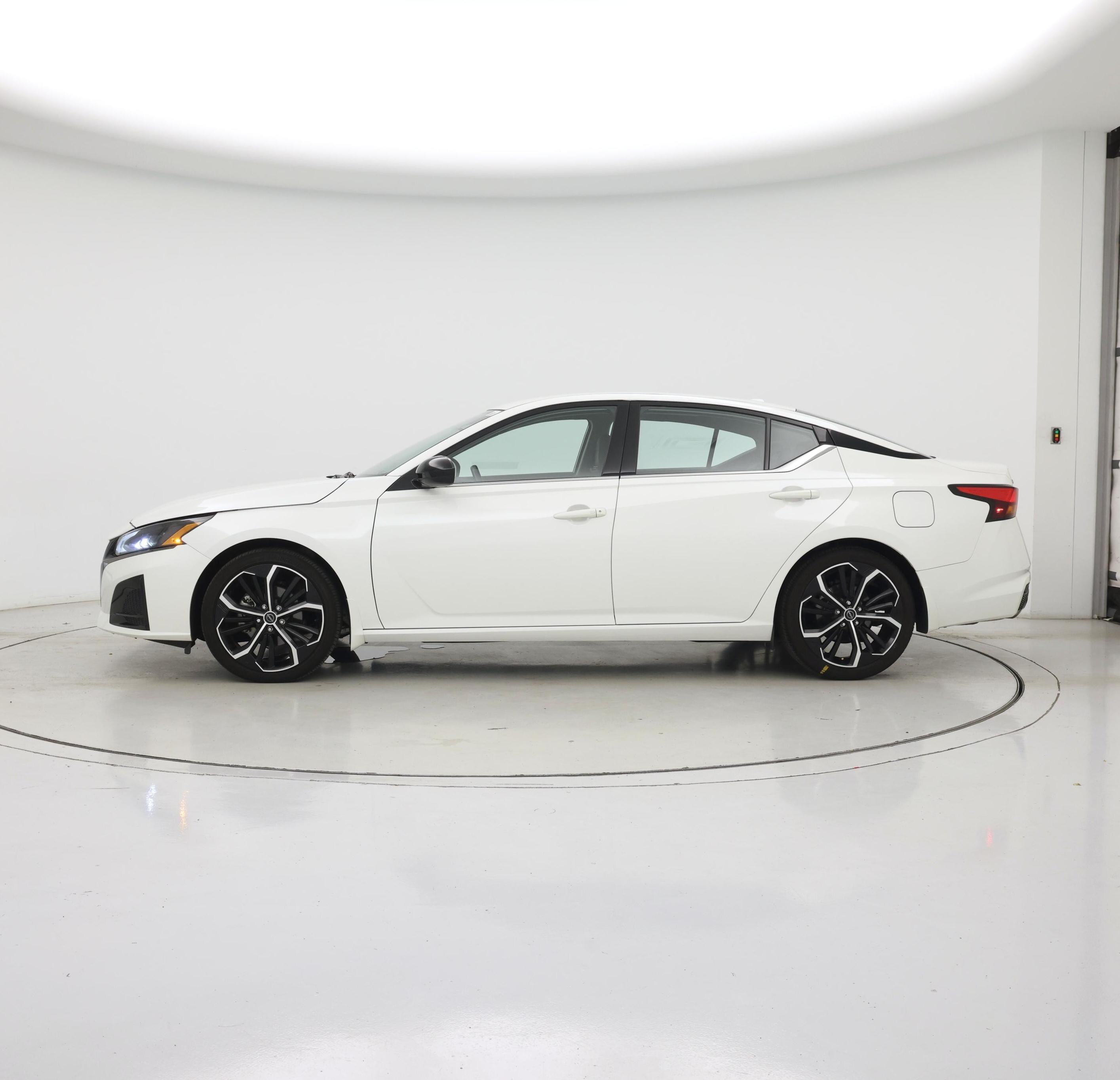 Thumbnail: 2023 Nissan Altima - 3