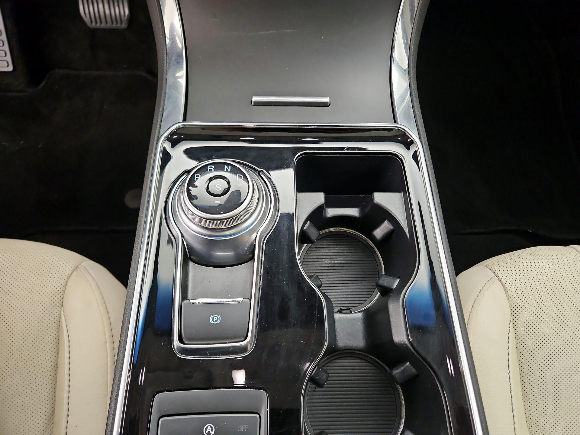 Thumbnail: 2020 Ford Edge - 18
