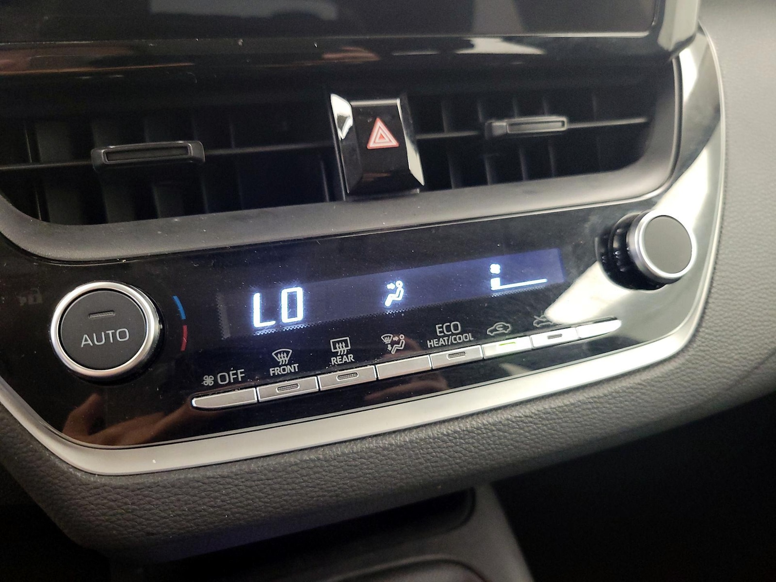 2024 Toyota Corolla LE - Photo 16