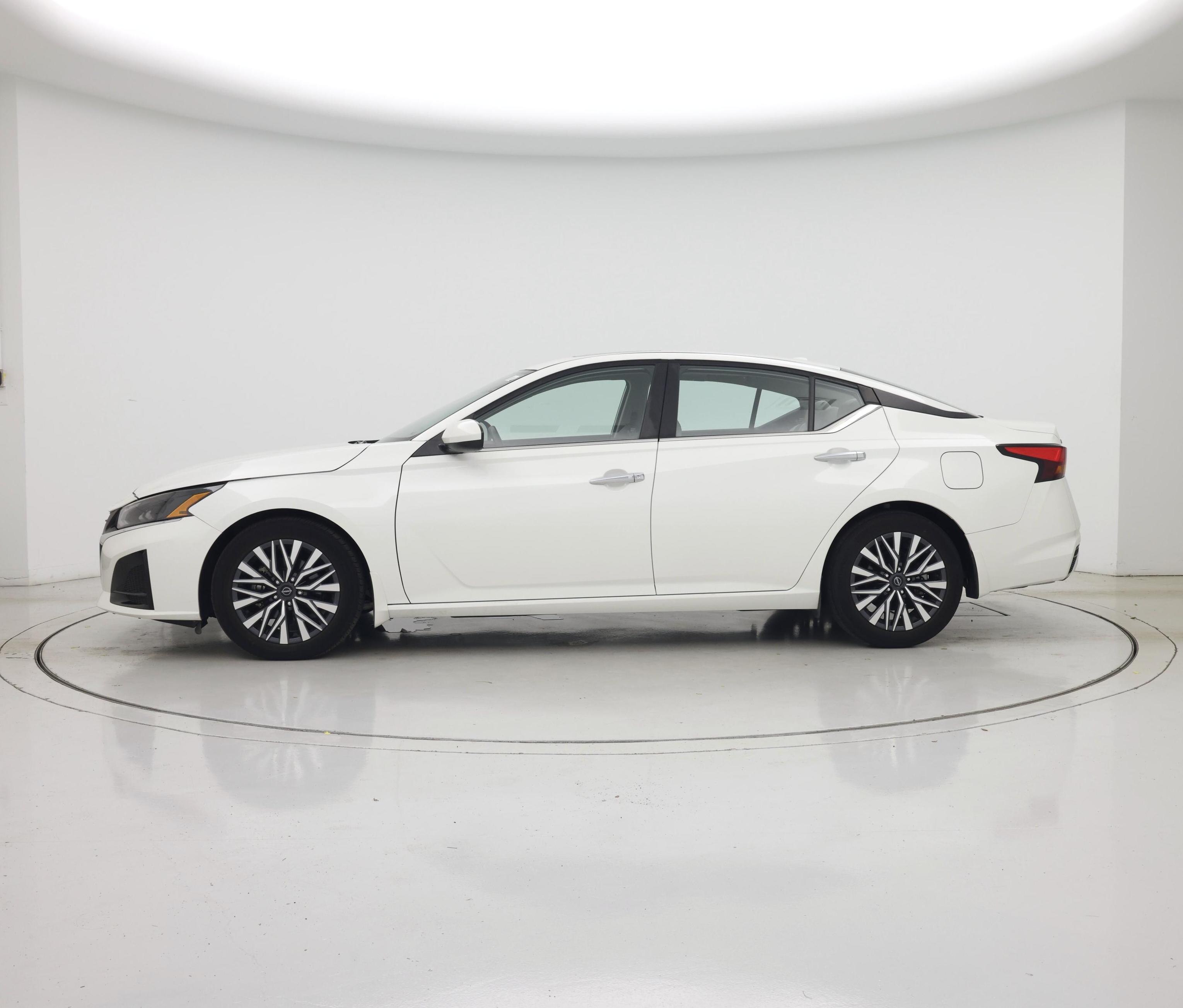 Thumbnail: 2023 Nissan Altima - 3