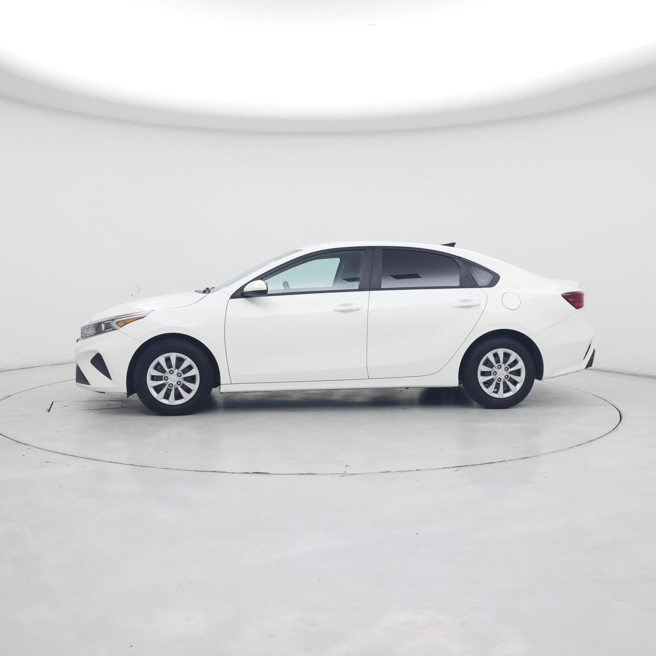 Thumbnail: 2023 Kia Forte - 3