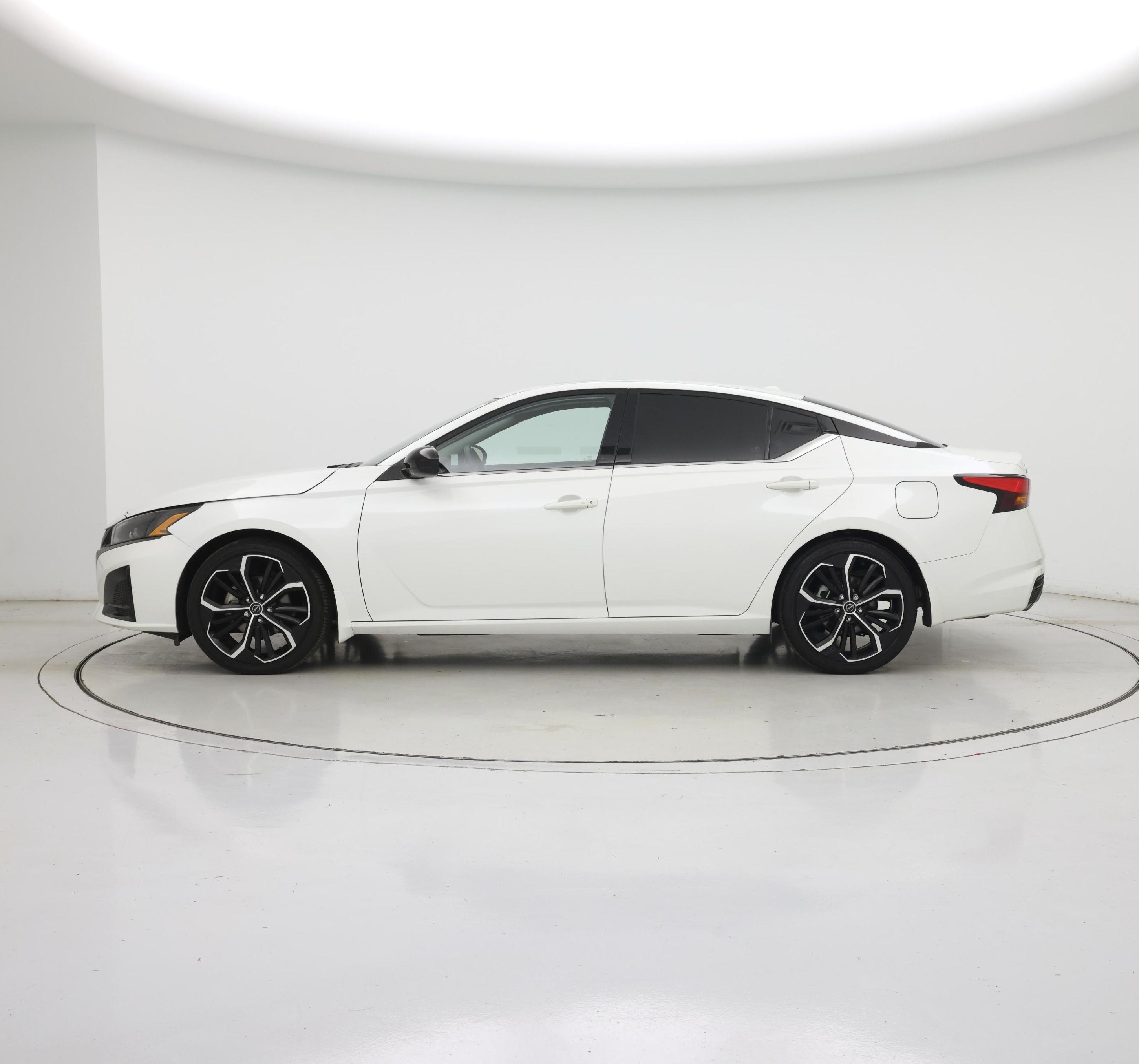 Thumbnail: 2023 Nissan Altima - 3