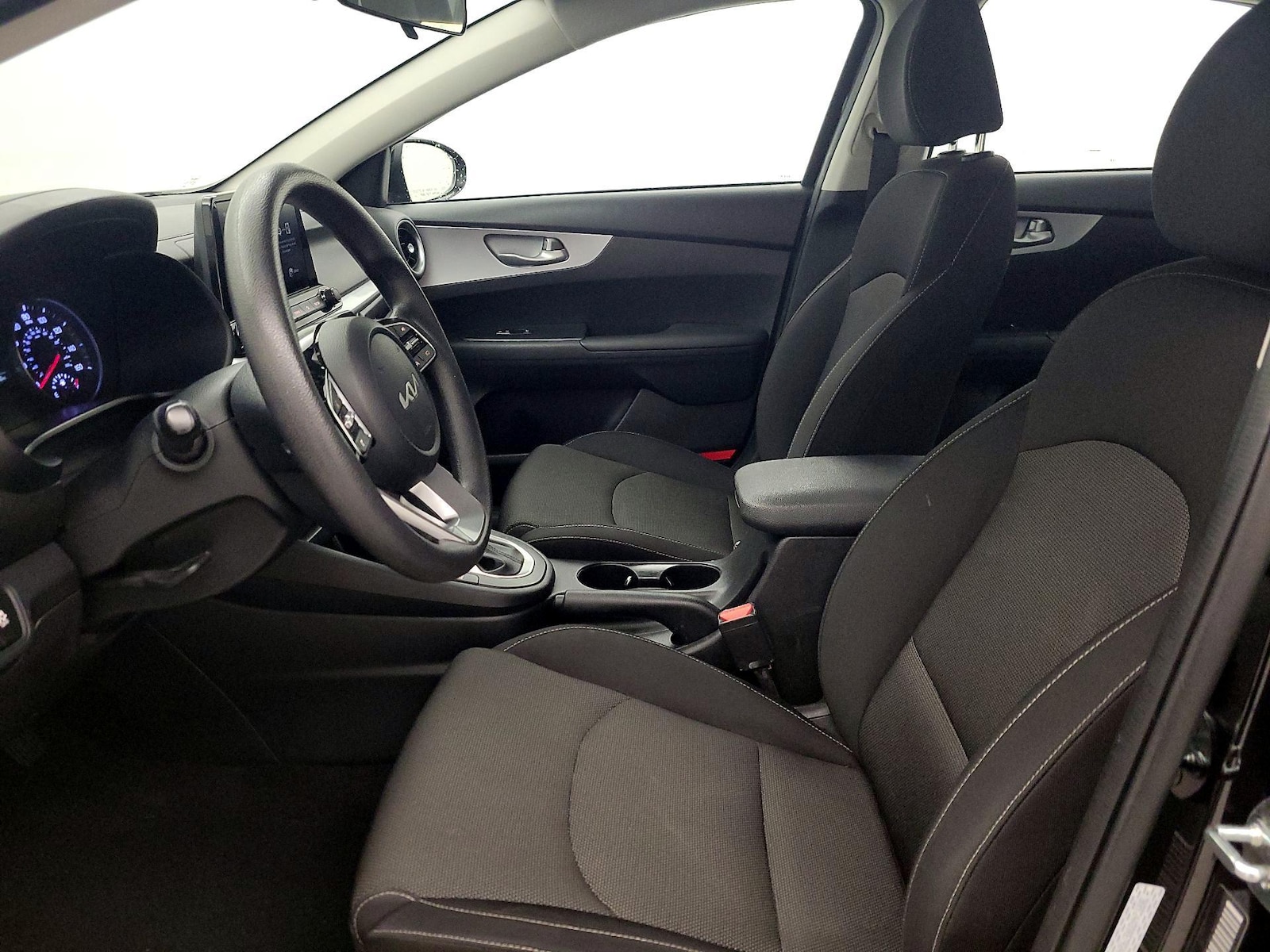 2024 Kia Forte LX - Photo 12