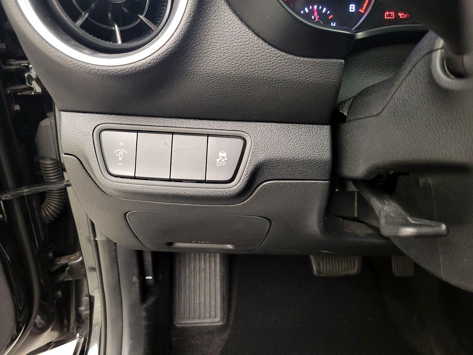 2024 Kia Forte LX - Photo 14
