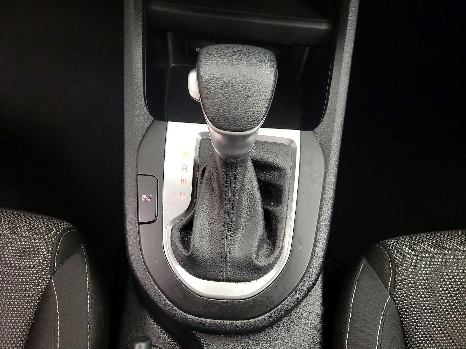 2024 Kia Forte LX - Photo 18