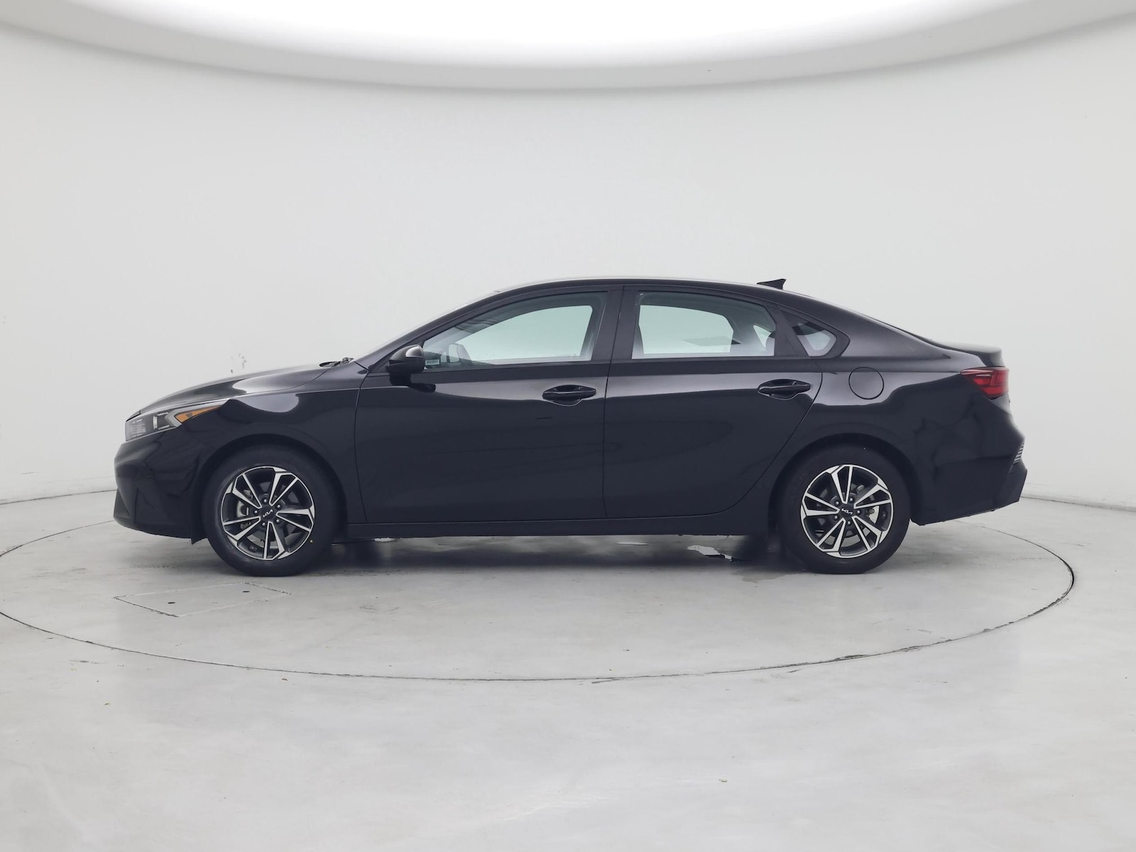 2024 Kia Forte LX - Photo 4