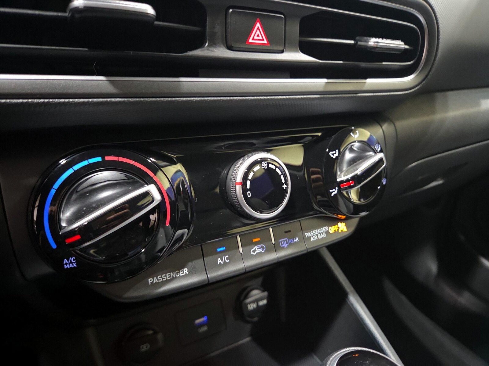 2023 Hyundai Kona SEL - Photo 13