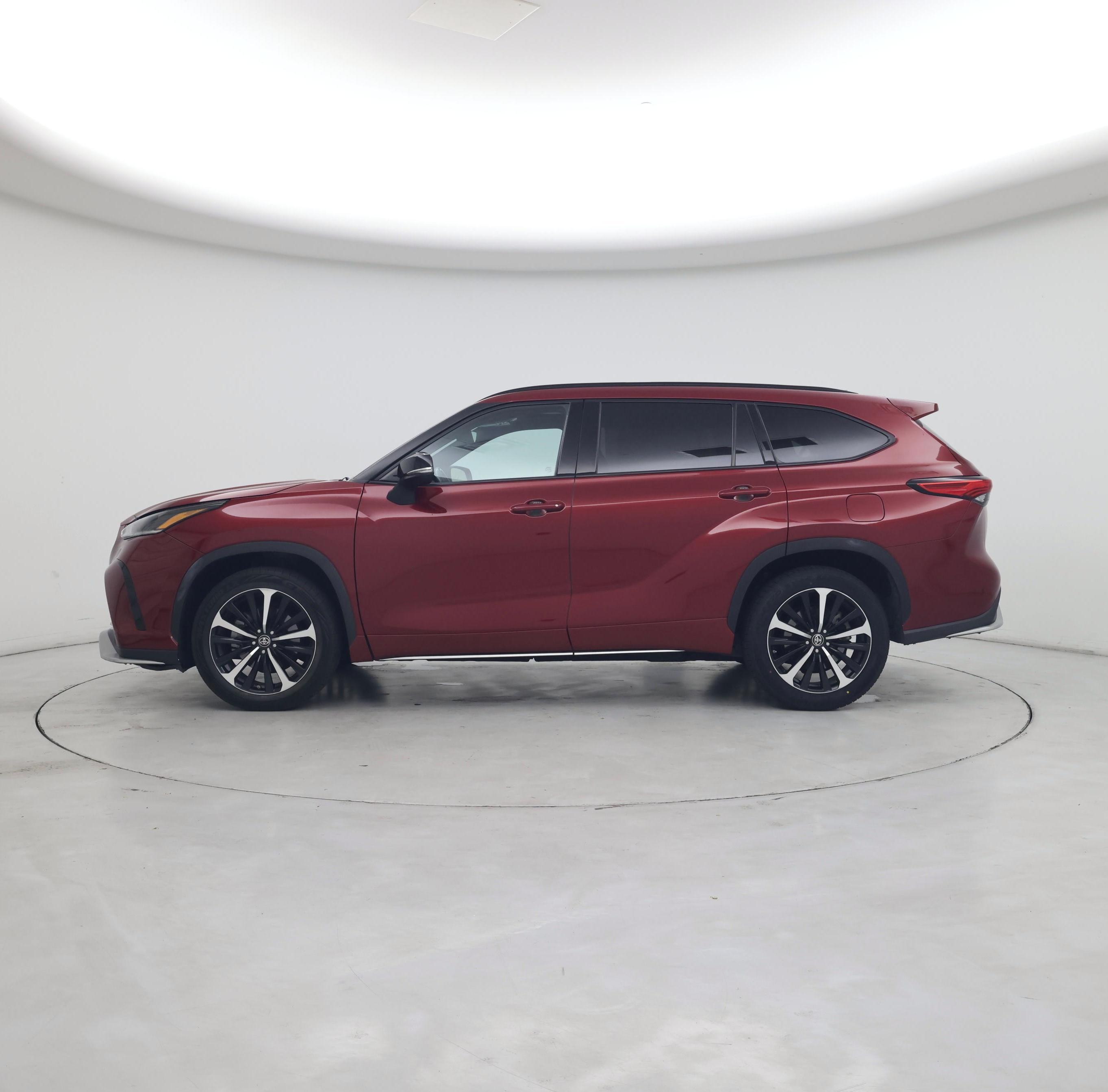 Thumbnail: 2021 Toyota Highlander - 3