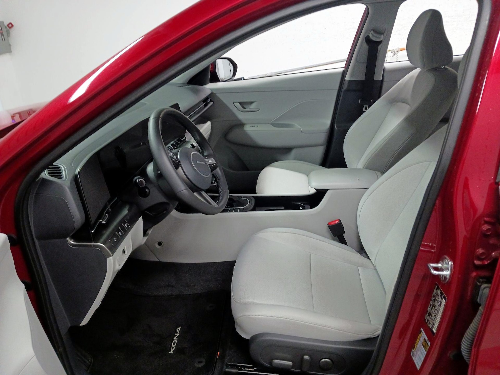 2025 Hyundai Kona SEL - Photo 12