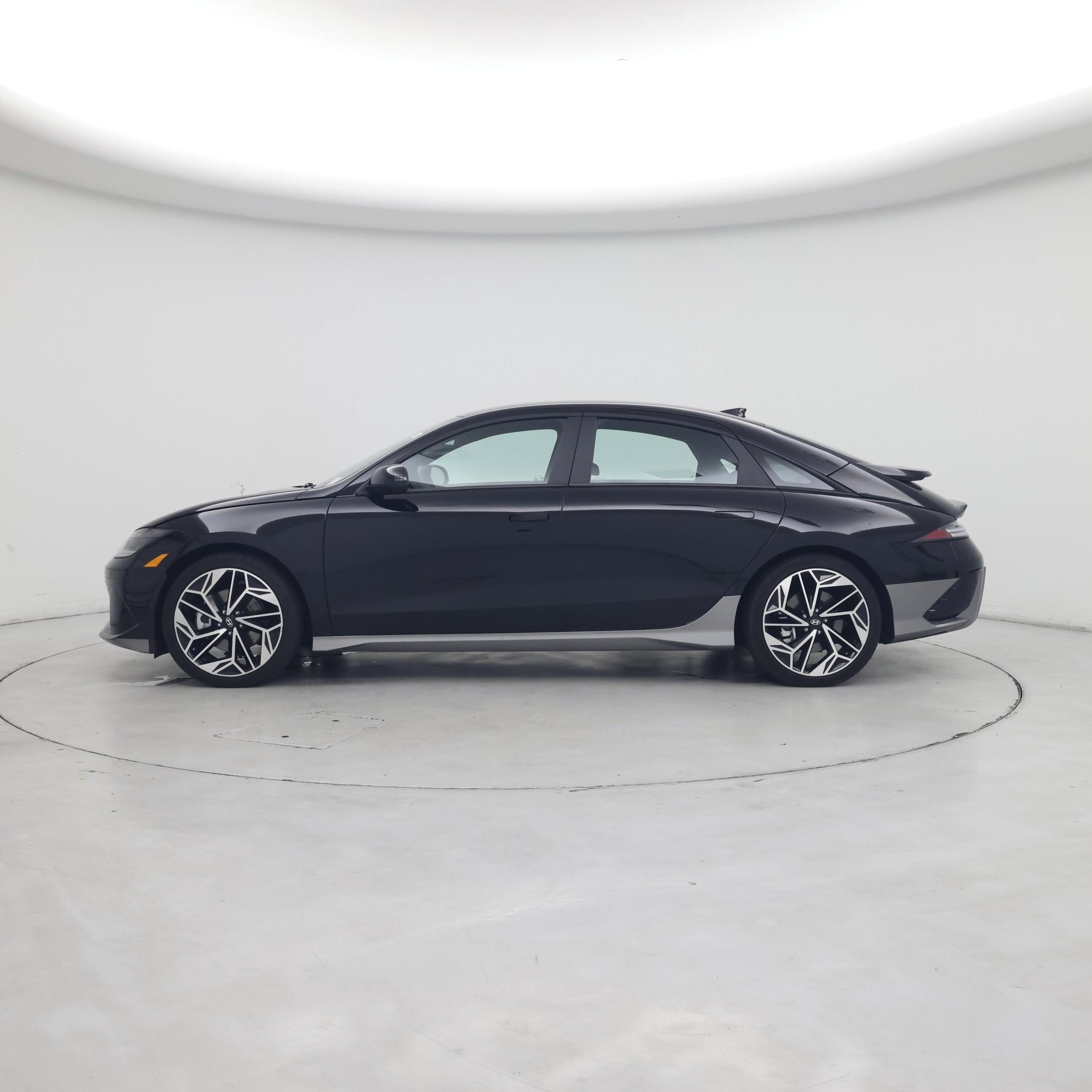 Thumbnail: 2024 Hyundai Ioniq 6 - 3