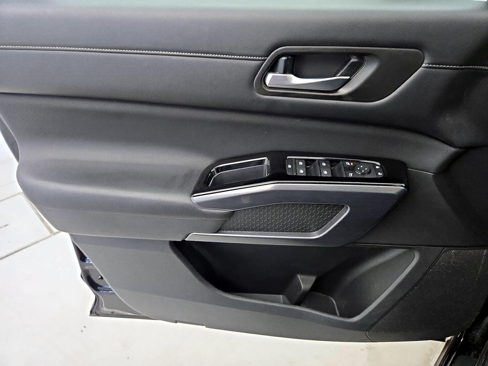 2024 Nissan Pathfinder SL - Photo 13