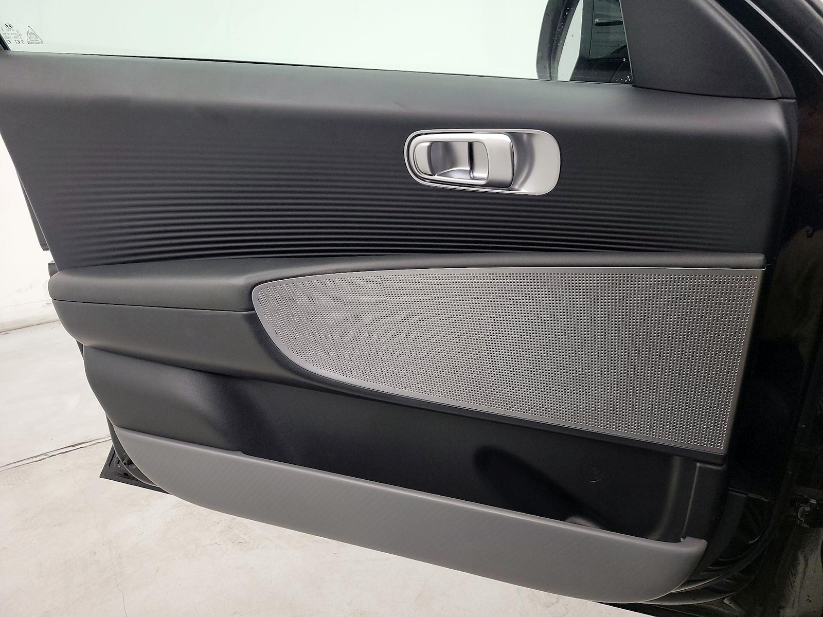 2024 Hyundai IONIQ 6 SE - Photo 13