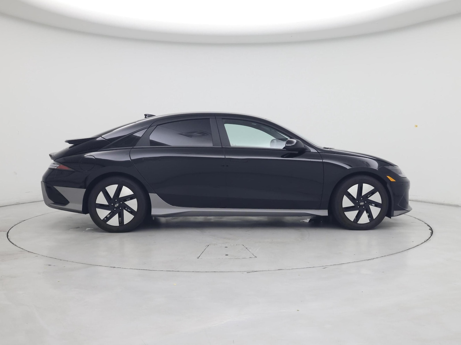 2024 Hyundai IONIQ 6 SE - Photo 8