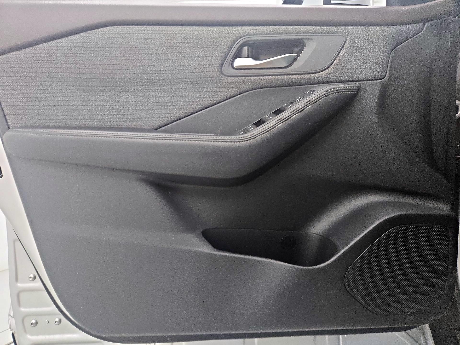 Thumbnail: 2023 Nissan Rogue - 12