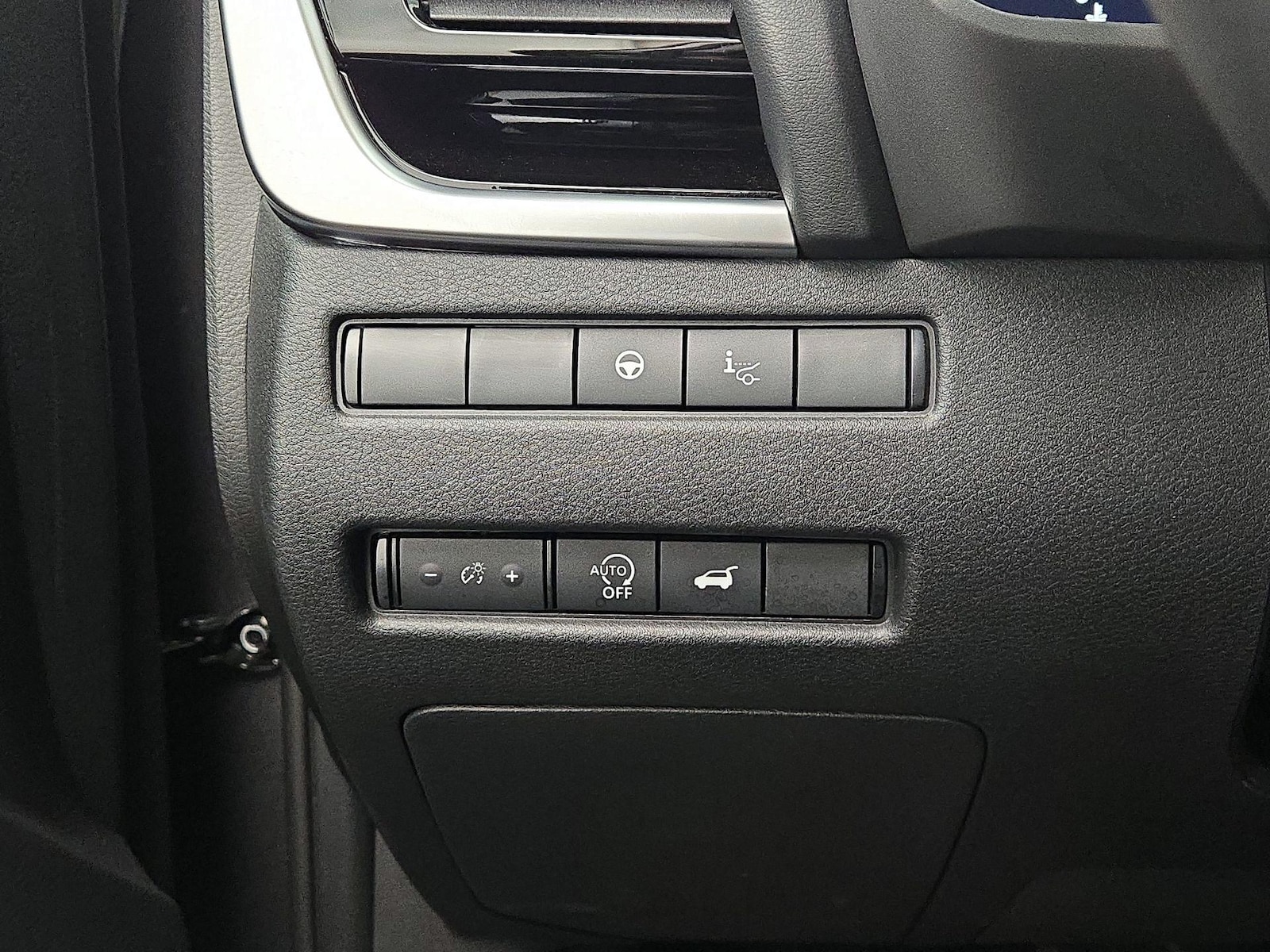 2025 Nissan Rogue SL - Photo 14