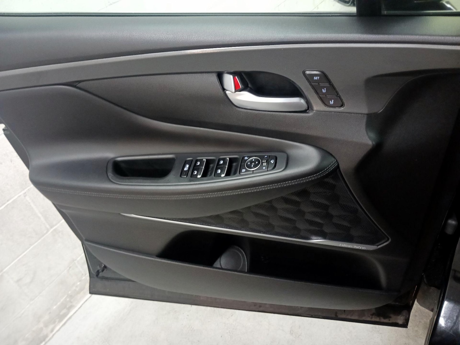 2023 Hyundai Santa Fe Limited - Photo 13