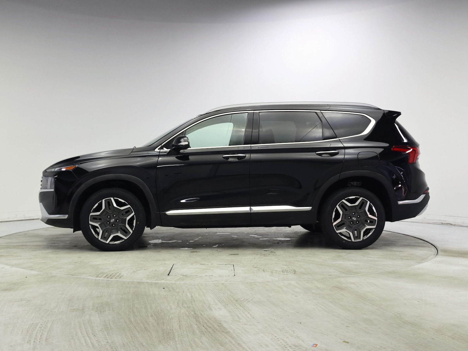 2023 Hyundai Santa Fe Limited - Photo 4