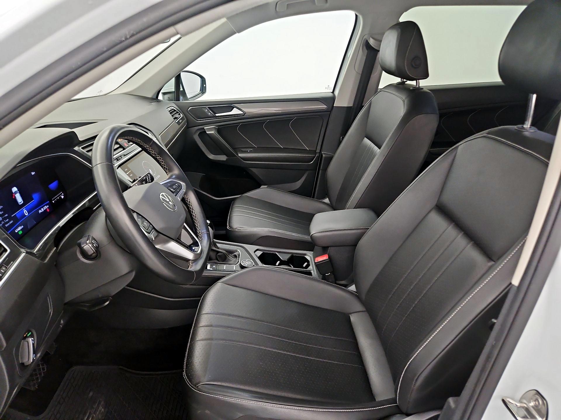 Thumbnail: 2024 Volkswagen Tiguan - 11