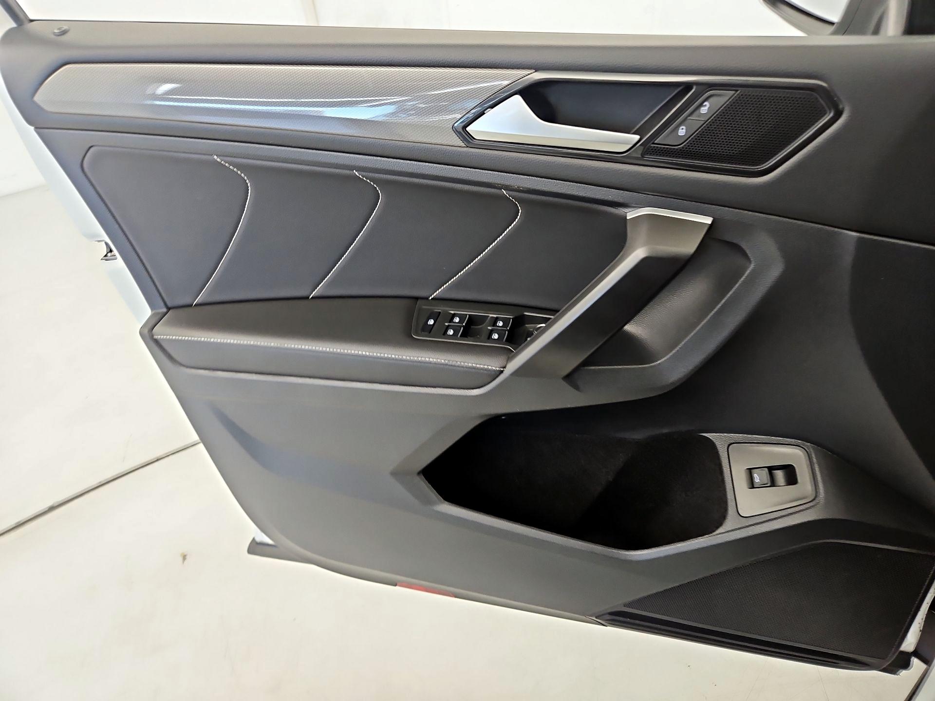 Thumbnail: 2024 Volkswagen Tiguan - 12