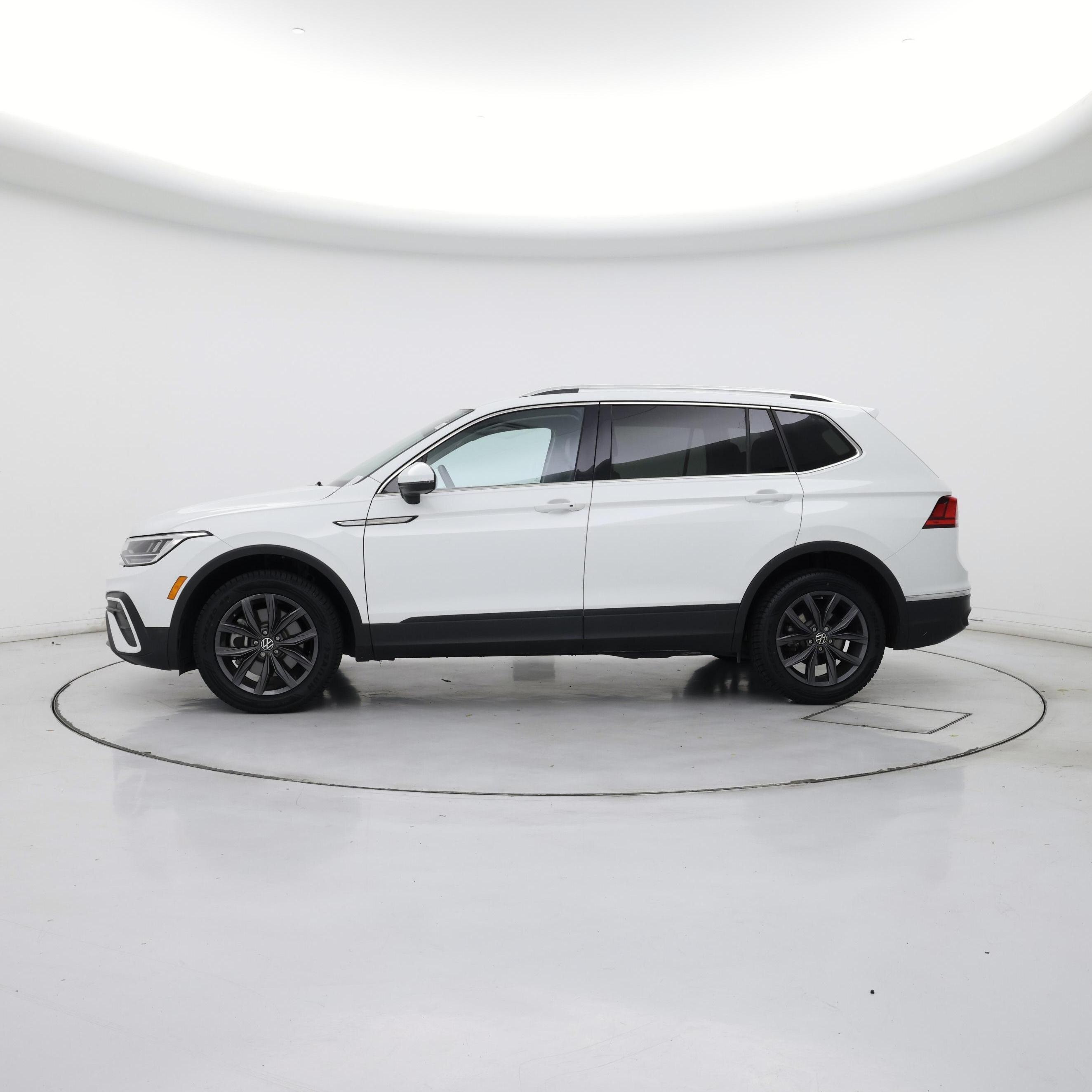 Thumbnail: 2024 Volkswagen Tiguan - 3