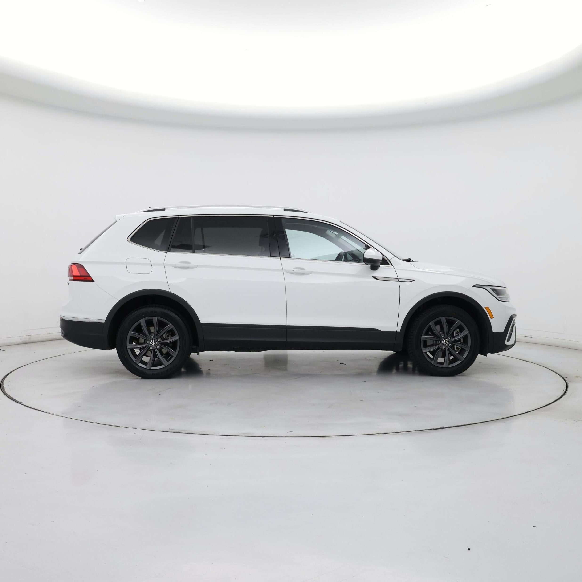 Thumbnail: 2024 Volkswagen Tiguan - 7