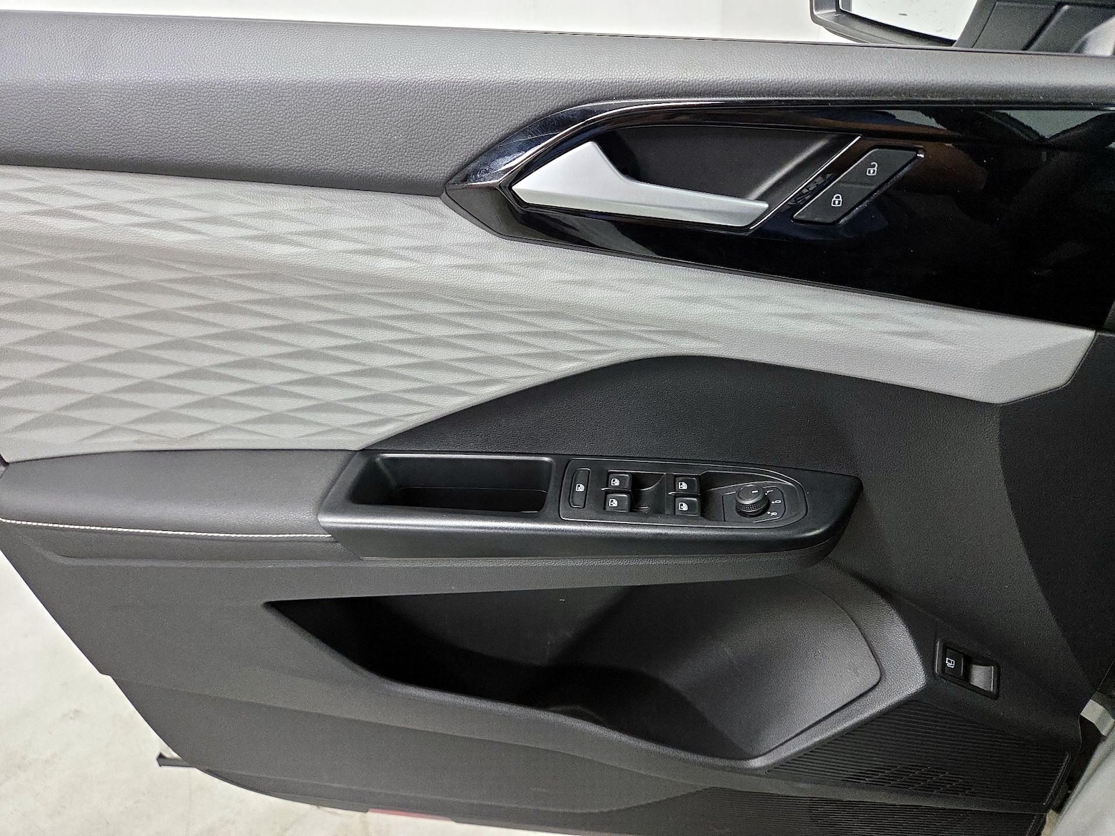 2024 Volkswagen Taos S - Photo 13