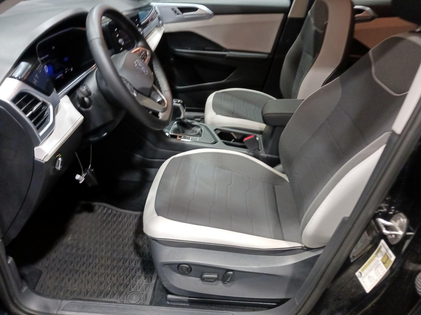 2025 Volkswagen Taos SE - Photo 10