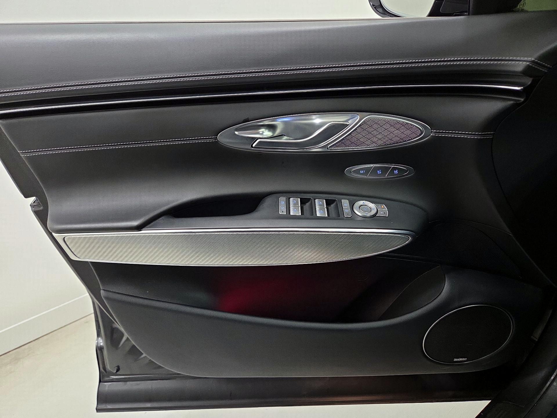 Thumbnail: 2023 Genesis GV70 - 12