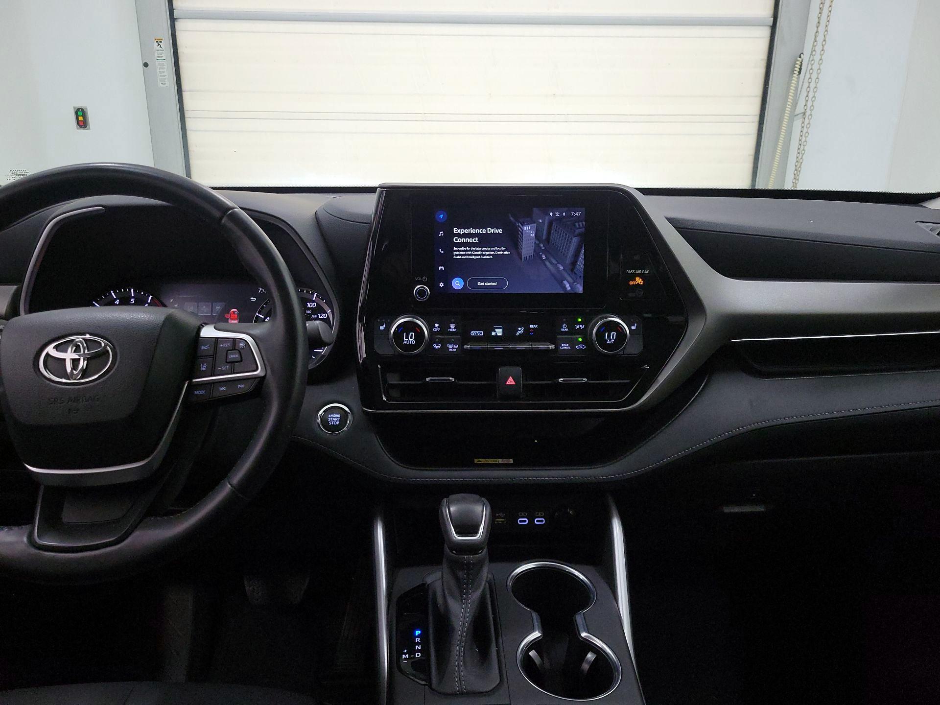 Thumbnail: 2023 Toyota Highlander - 9
