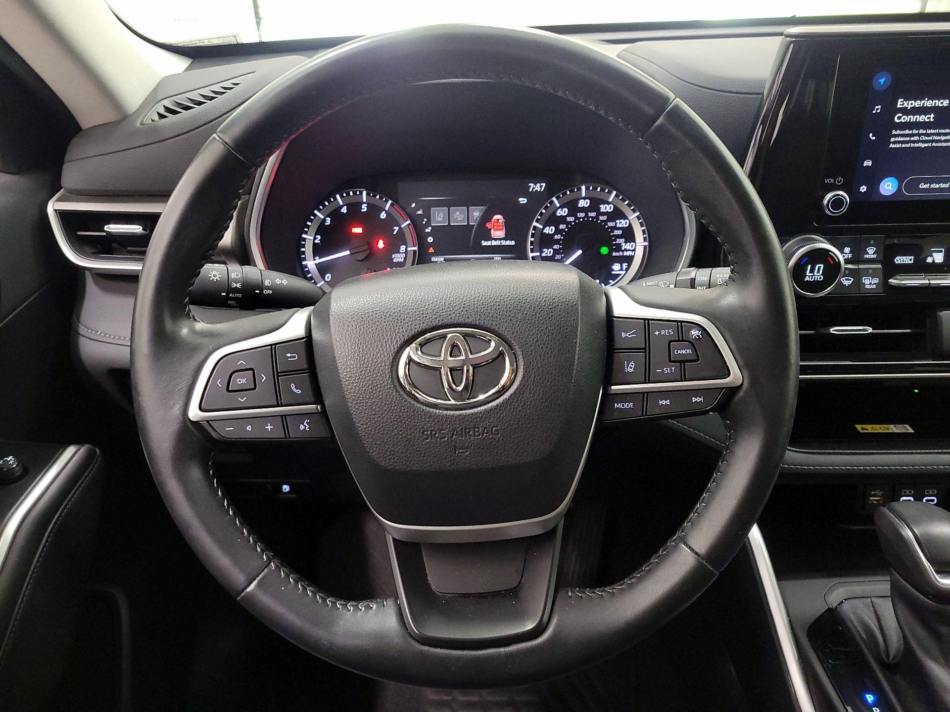 Thumbnail: 2023 Toyota Highlander - 10