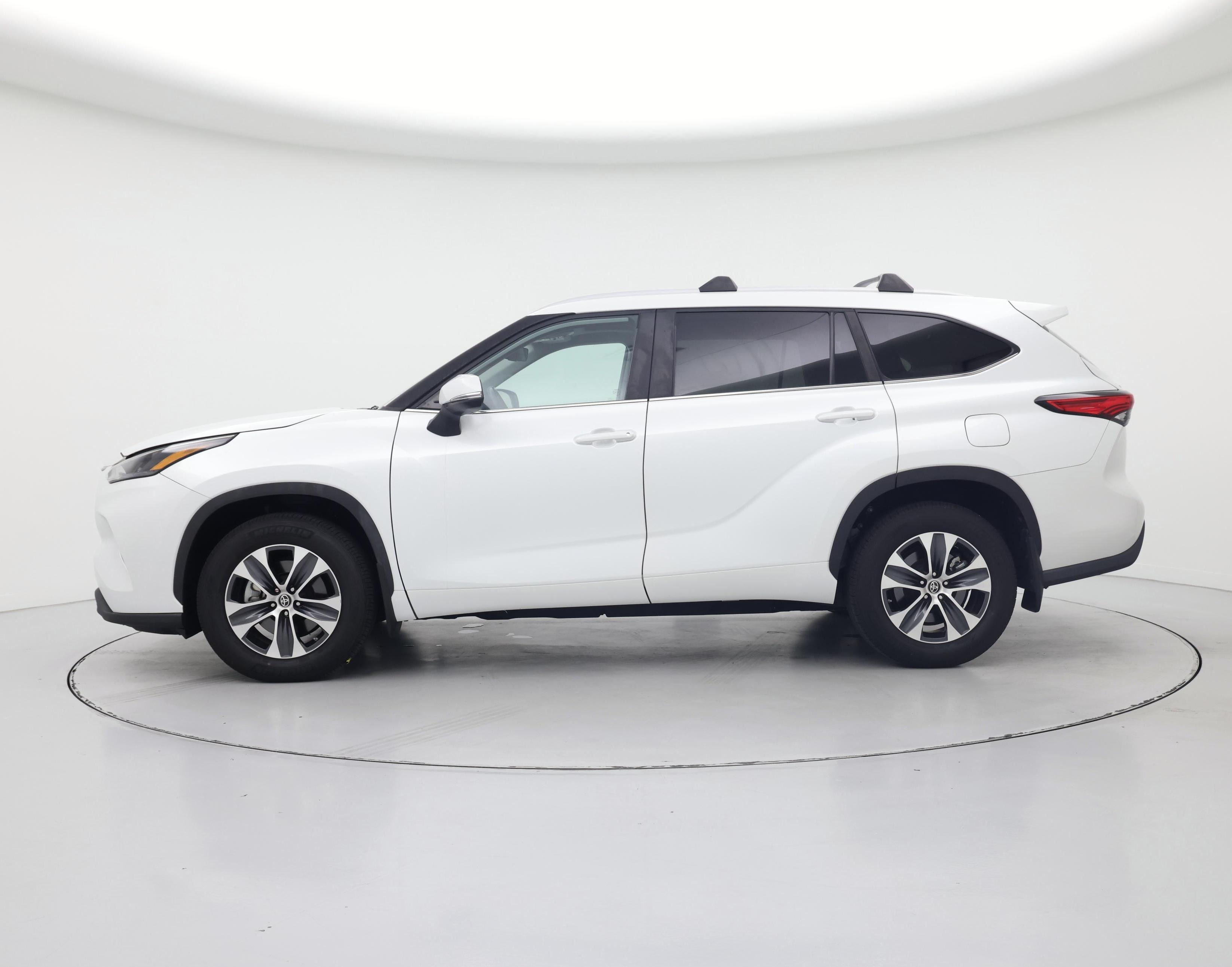 Thumbnail: 2023 Toyota Highlander - 3
